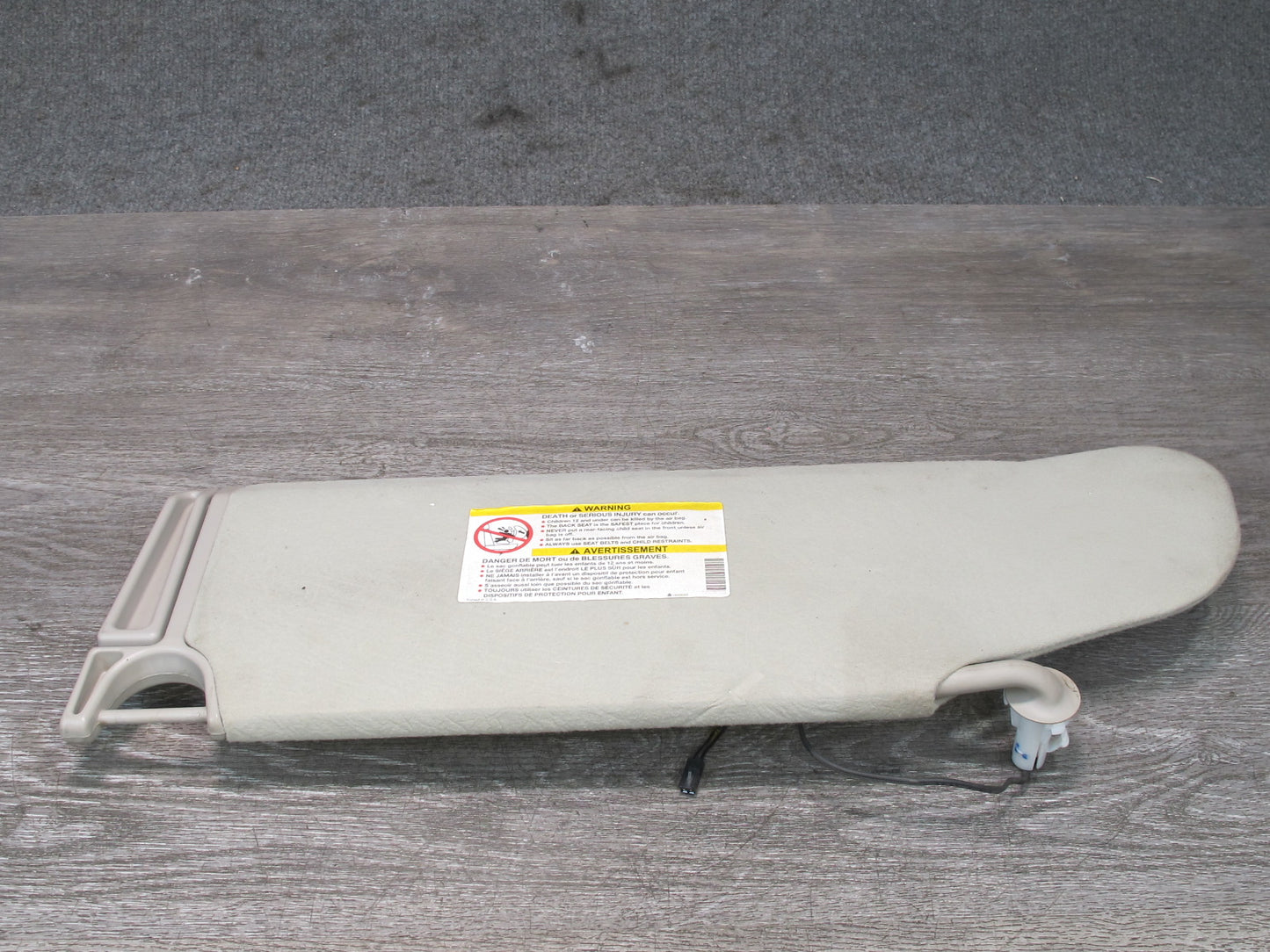 2003-2007 Hummer H2 Front Right Pass Side Sun Visor Shade W/ Mirror