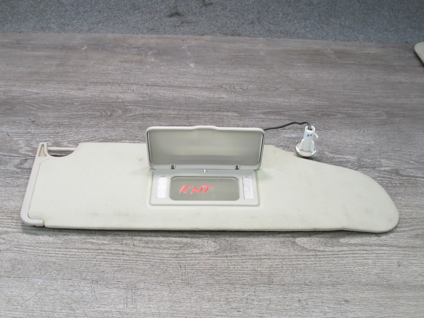 2003-2007 Hummer H2 Front Right Pass Side Sun Visor Shade W/ Mirror