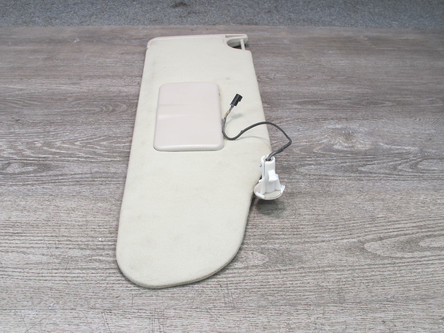 2003-2007 Hummer H2 Front Right Pass Side Sun Visor Shade W/ Mirror