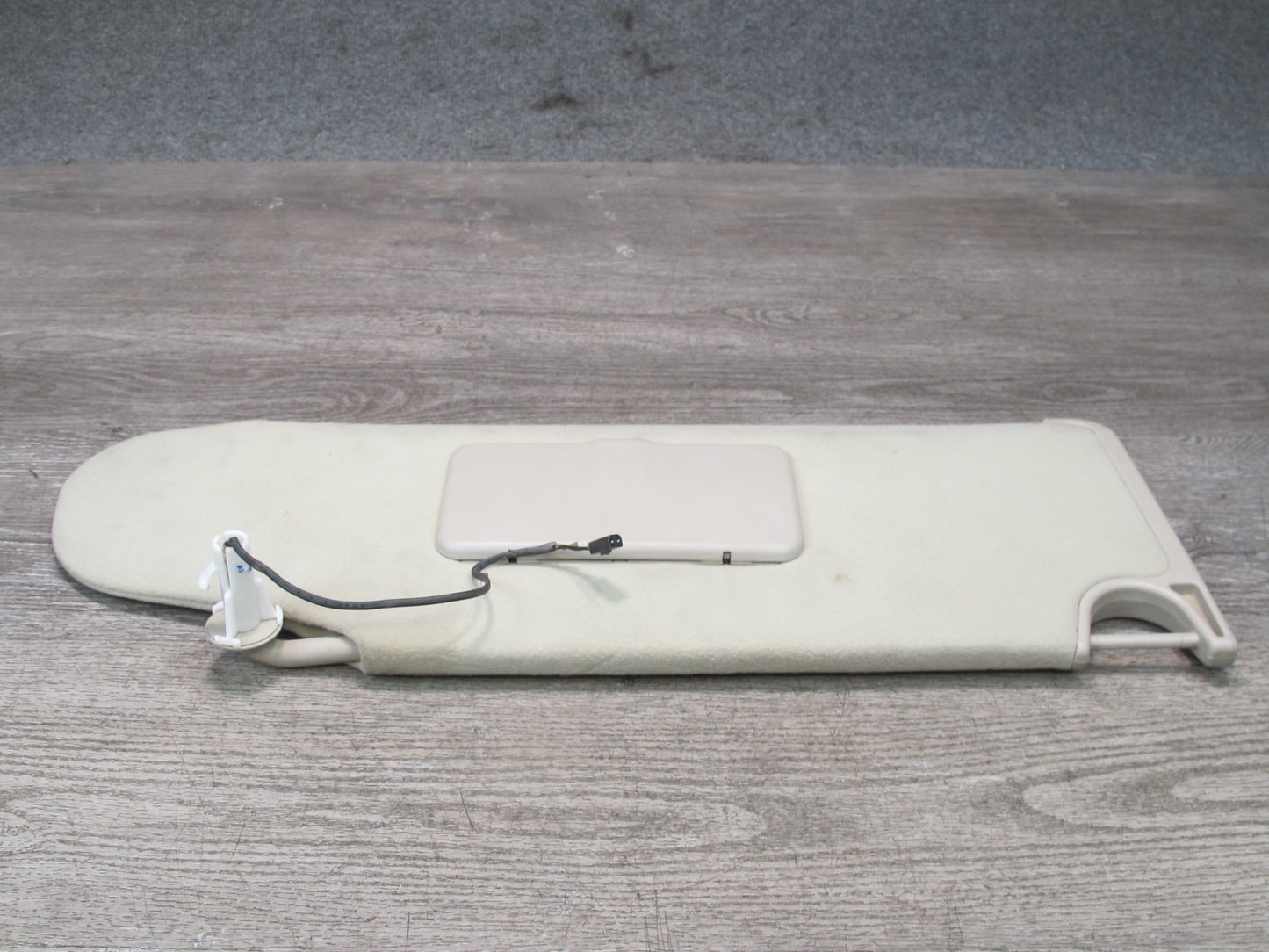 2003-2007 Hummer H2 Front Right Pass Side Sun Visor Shade W/ Mirror