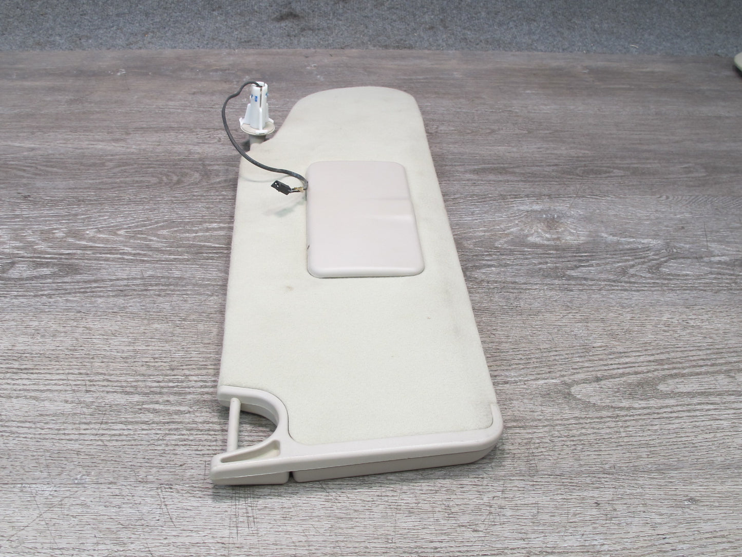 2003-2007 Hummer H2 Front Right Pass Side Sun Visor Shade W/ Mirror