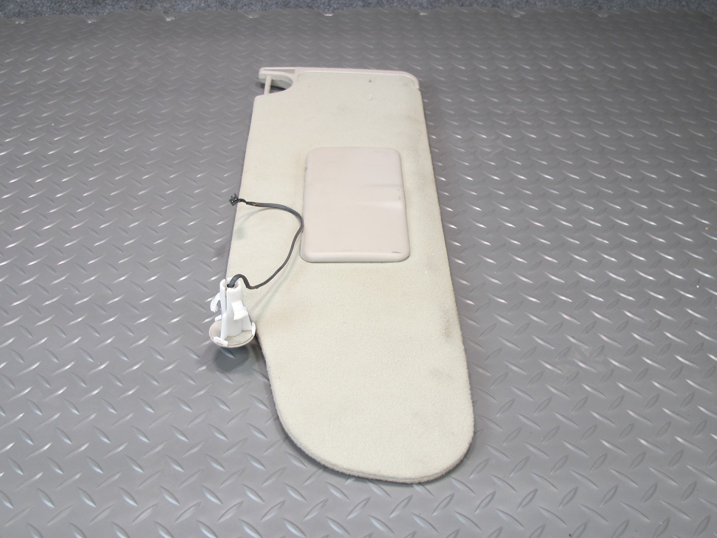 2003-2007 Hummer H2 Front Left Driver Side Sun Visor Shade W/ Mirror