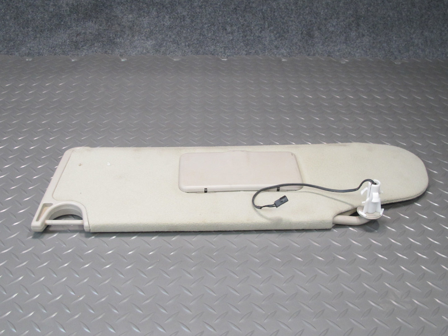 2003-2007 Hummer H2 Front Left Driver Side Sun Visor Shade W/ Mirror