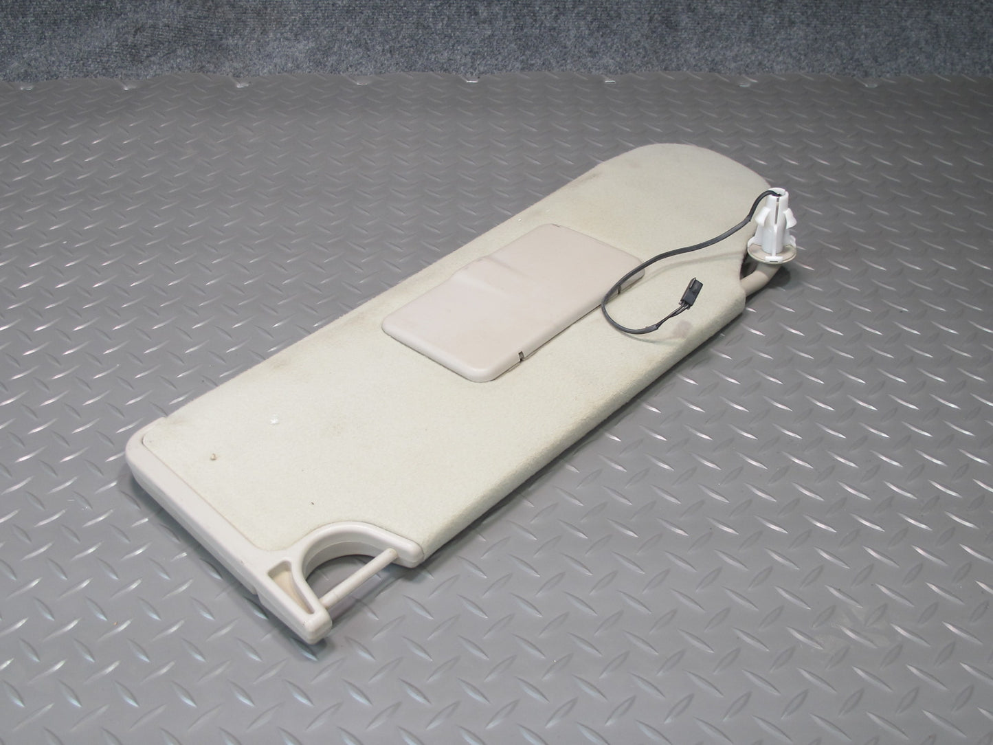 2003-2007 Hummer H2 Front Left Driver Side Sun Visor Shade W/ Mirror