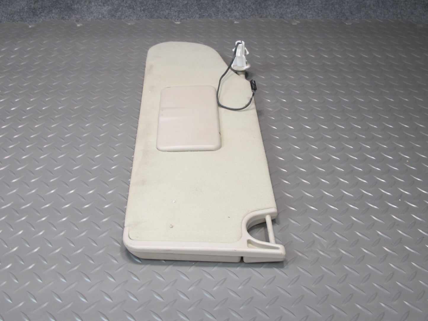 2003-2007 Hummer H2 Front Left Driver Side Sun Visor Shade W/ Mirror