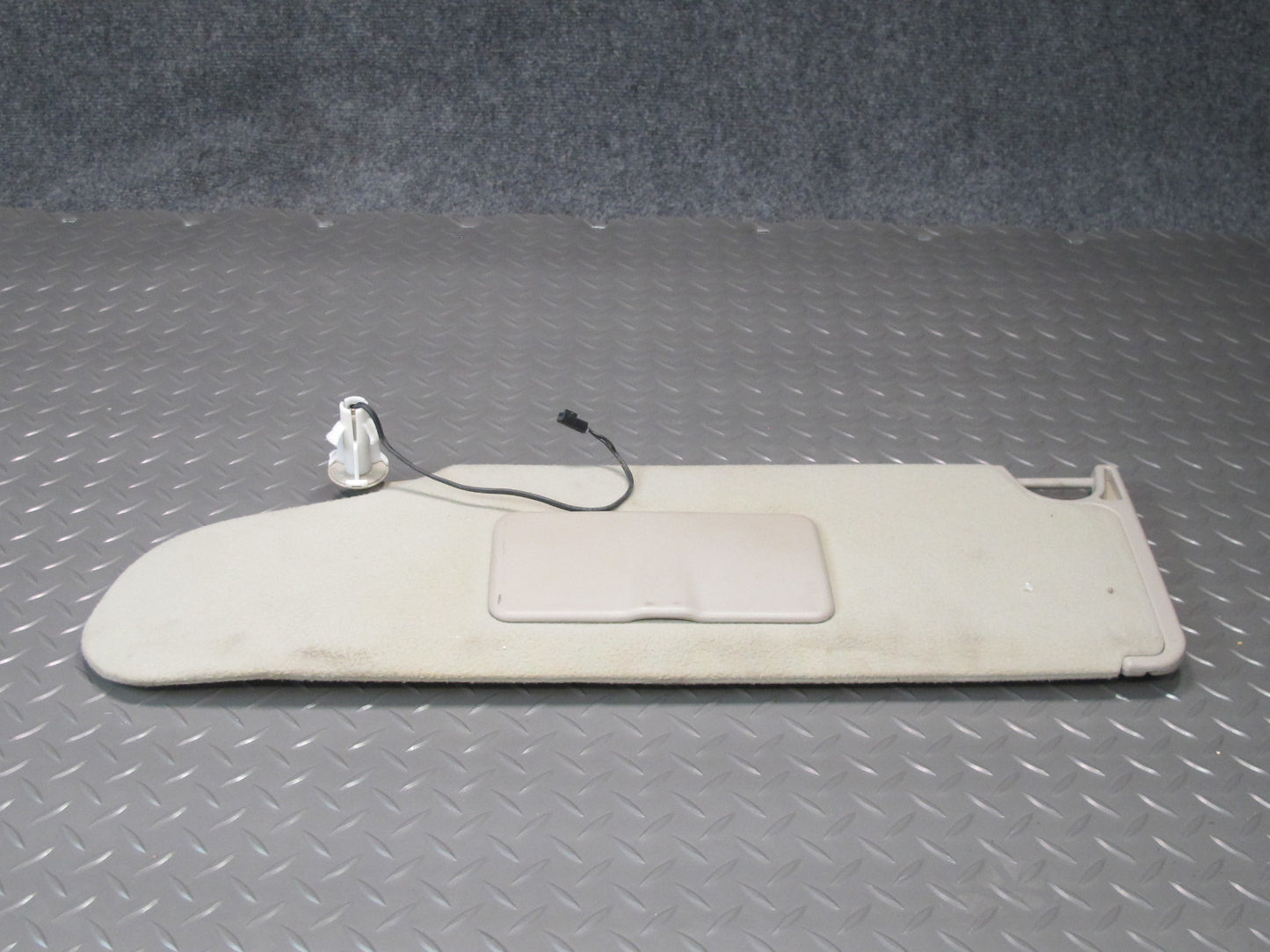 2003-2007 Hummer H2 Front Left Driver Side Sun Visor Shade W/ Mirror