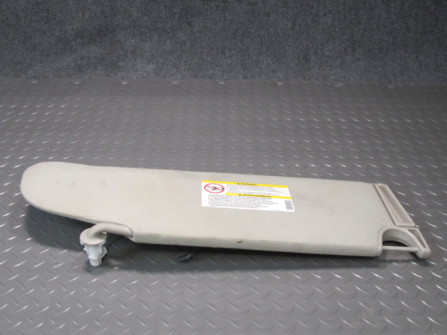 2003-2007 Hummer H2 Front Left Driver Side Sun Visor Shade W/ Mirror