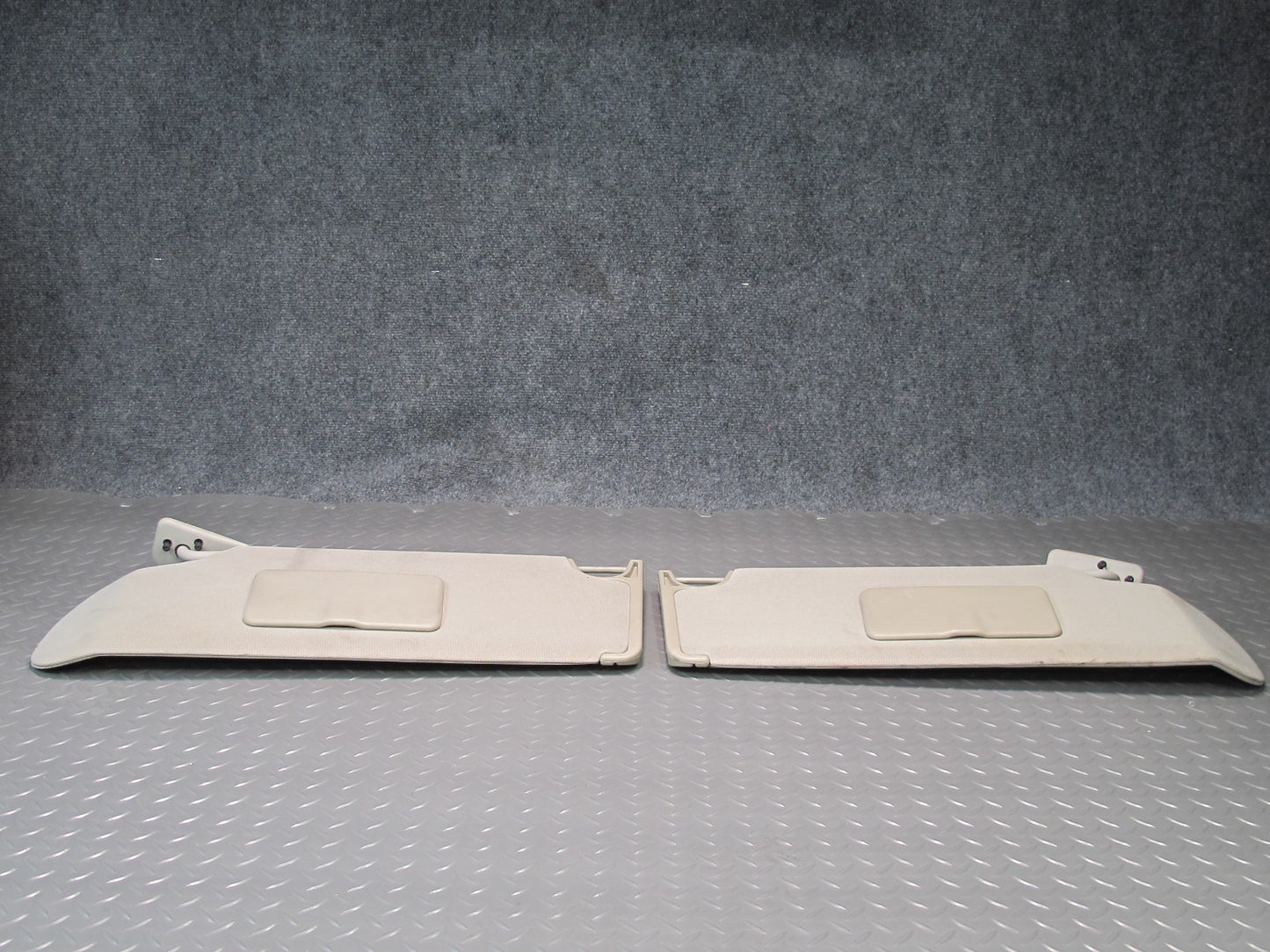 2008-2009 Hummer H2 Set of 2 Front Left & Right Sun Visor Beige