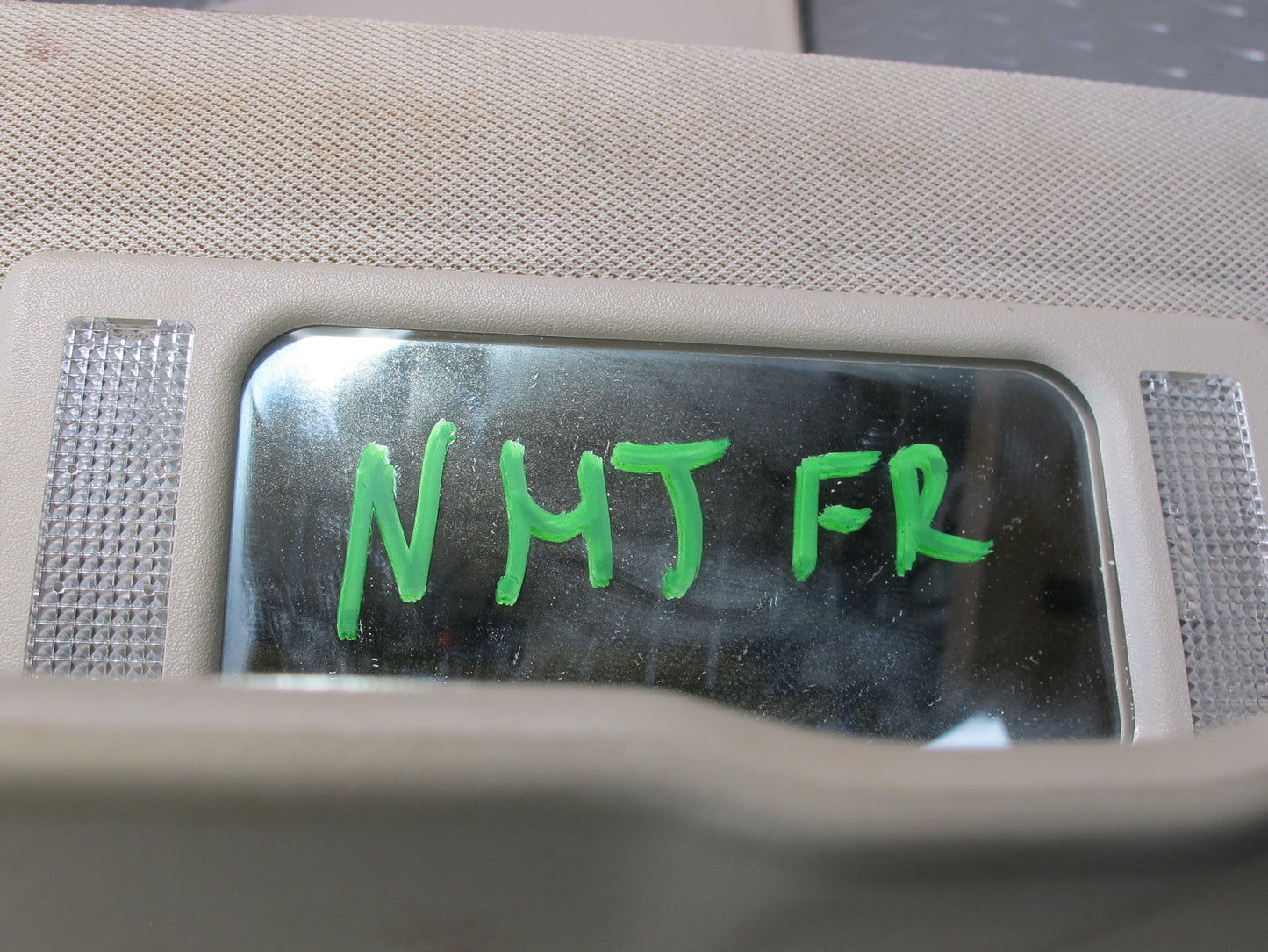 2008-2009 Hummer H2 Set of 2 Front Left & Right Sun Visor Beige