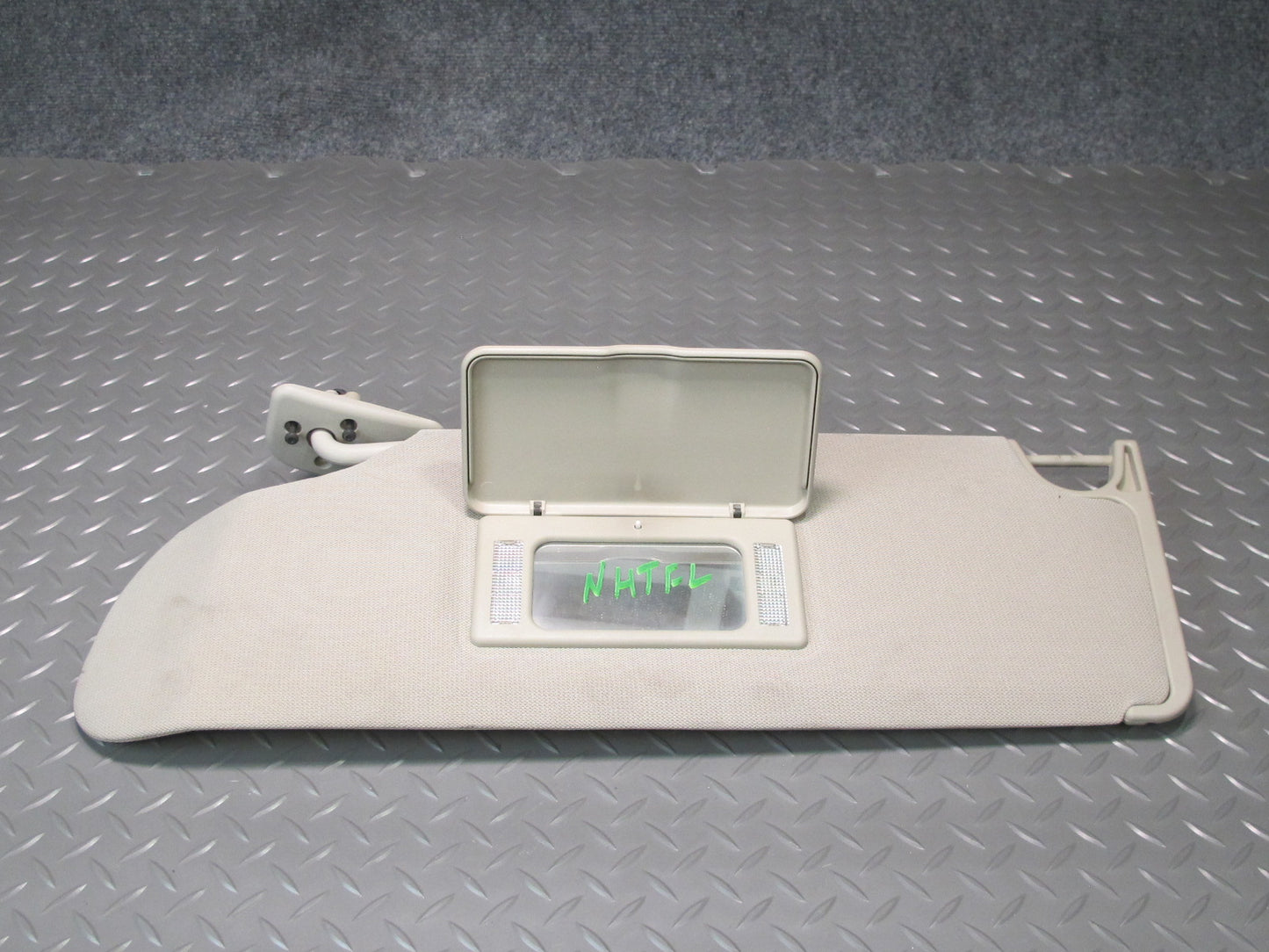 2008-2009 Hummer H2 Set of 2 Front Left & Right Sun Visor Beige