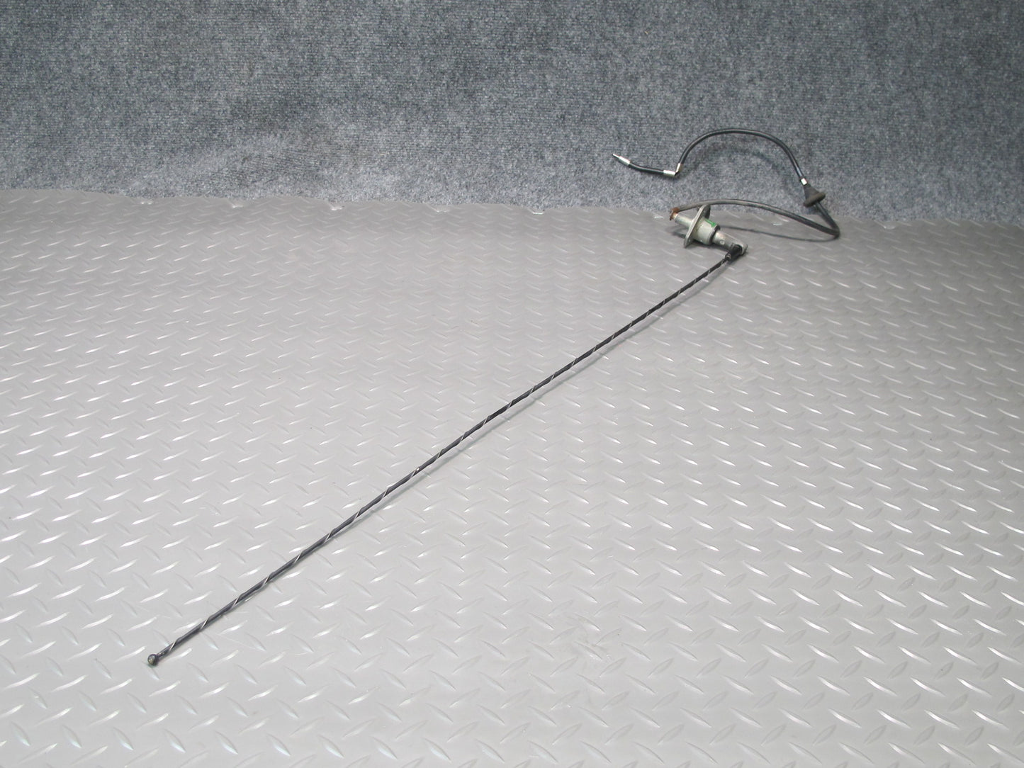 2008-2009 Hummer H2 Front Right Fender Radio Antenna Assembly