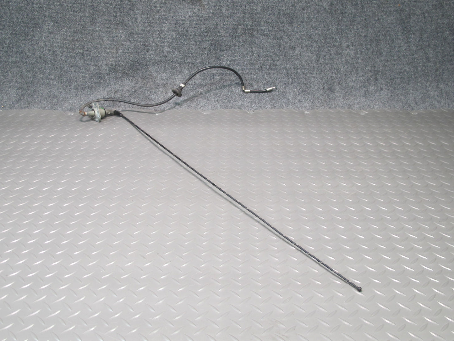 2008-2009 Hummer H2 Front Right Fender Radio Antenna Assembly