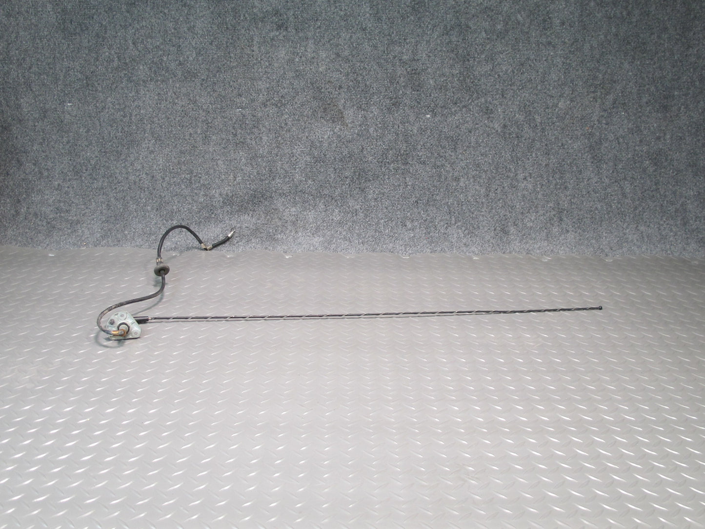 2008-2009 Hummer H2 Front Right Fender Radio Antenna Assembly