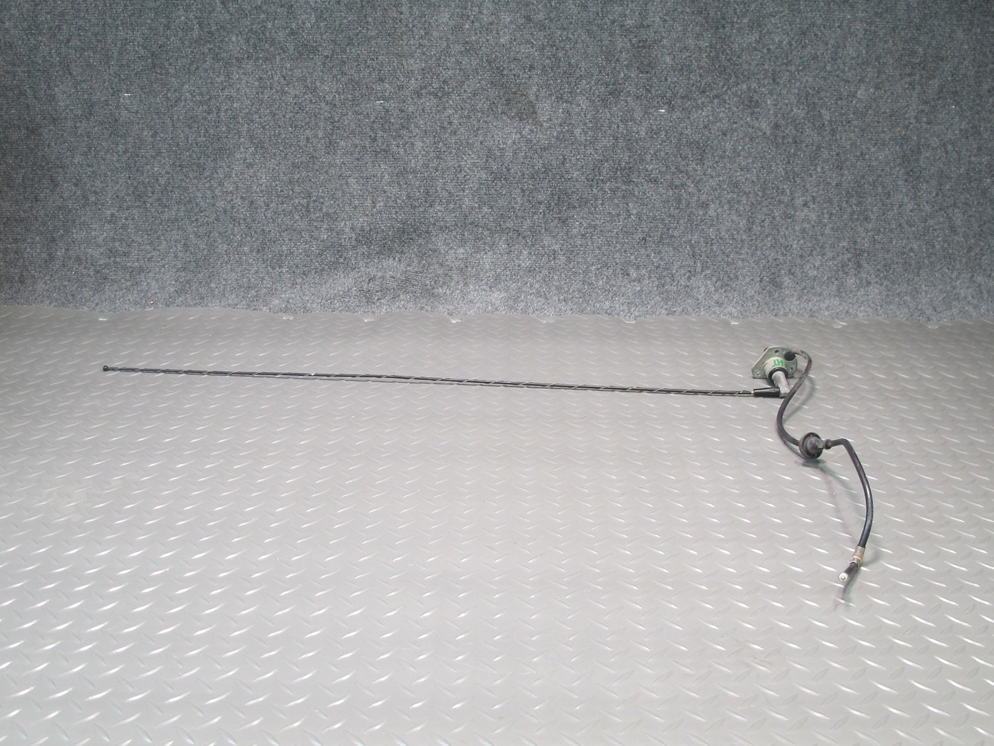 2008-2009 Hummer H2 Front Right Fender Radio Antenna Assembly