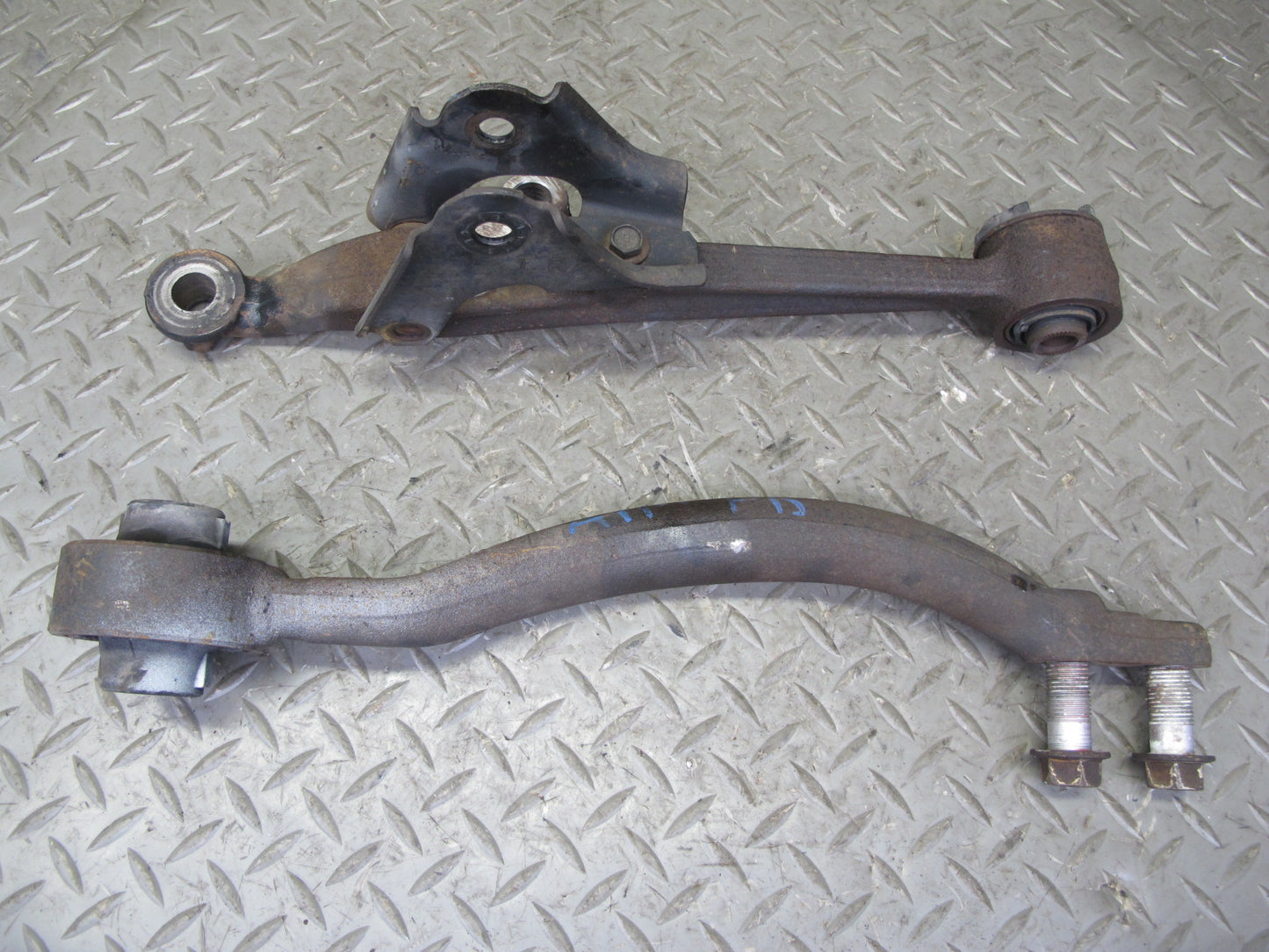 96-00 Toyota MARK2 JZX100 Tourer Set of 2 Front Right Suspension Control Arm OEM