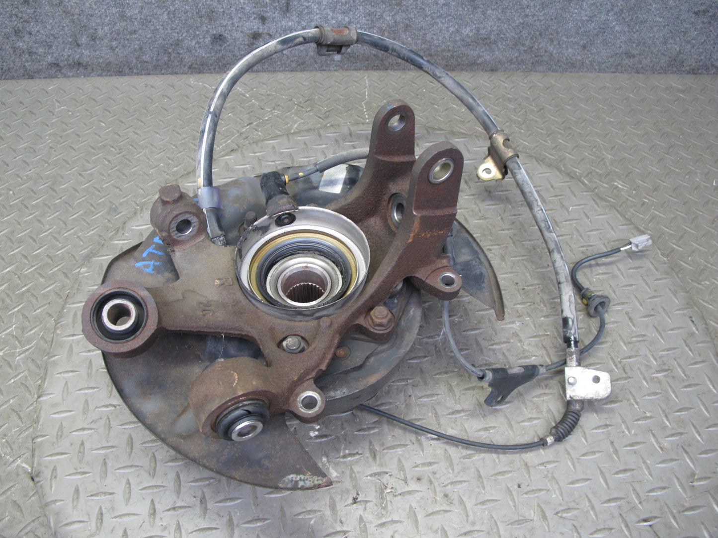 96-00 Toyota MARK2 JZX100 Tourer S Rear Right Spindle Knuckle Wheel Hub OEM