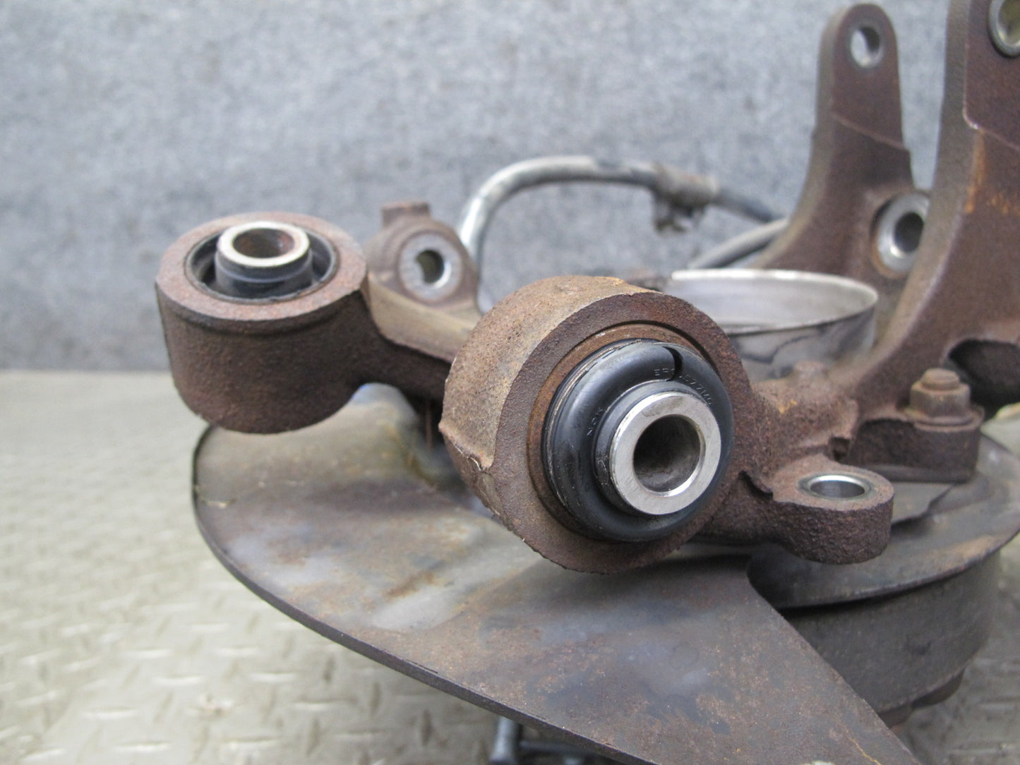 96-00 Toyota MARK2 JZX100 Tourer S Rear Right Spindle Knuckle Wheel Hub OEM