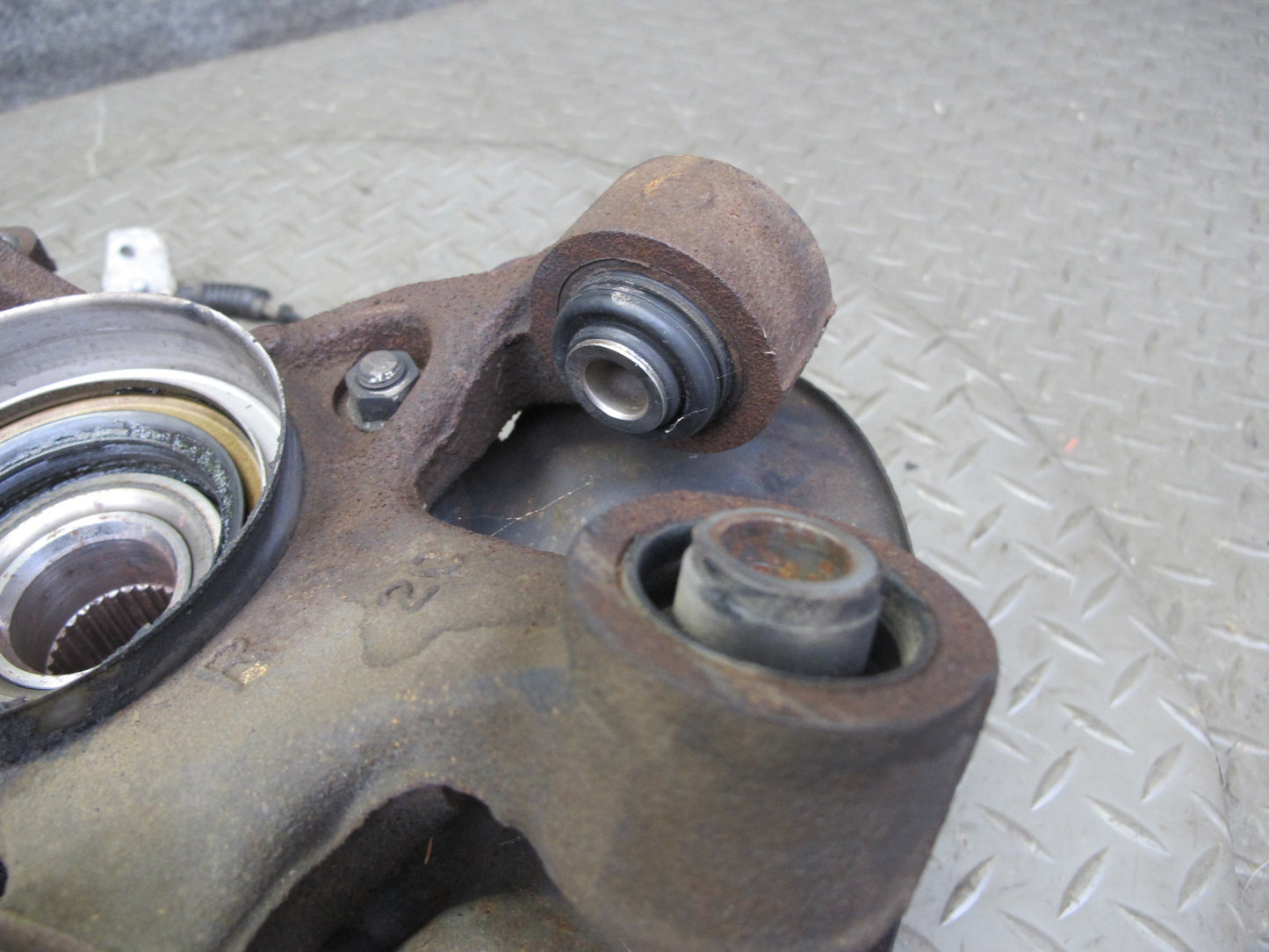 96-00 Toyota MARK2 JZX100 Tourer S Rear Right Spindle Knuckle Wheel Hub OEM