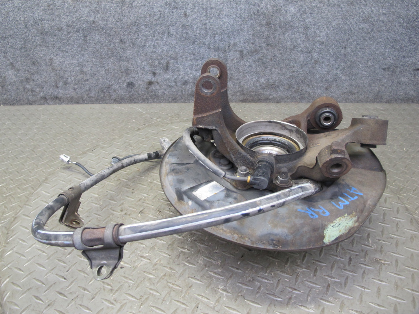 96-00 Toyota MARK2 JZX100 Tourer S Rear Right Spindle Knuckle Wheel Hub OEM