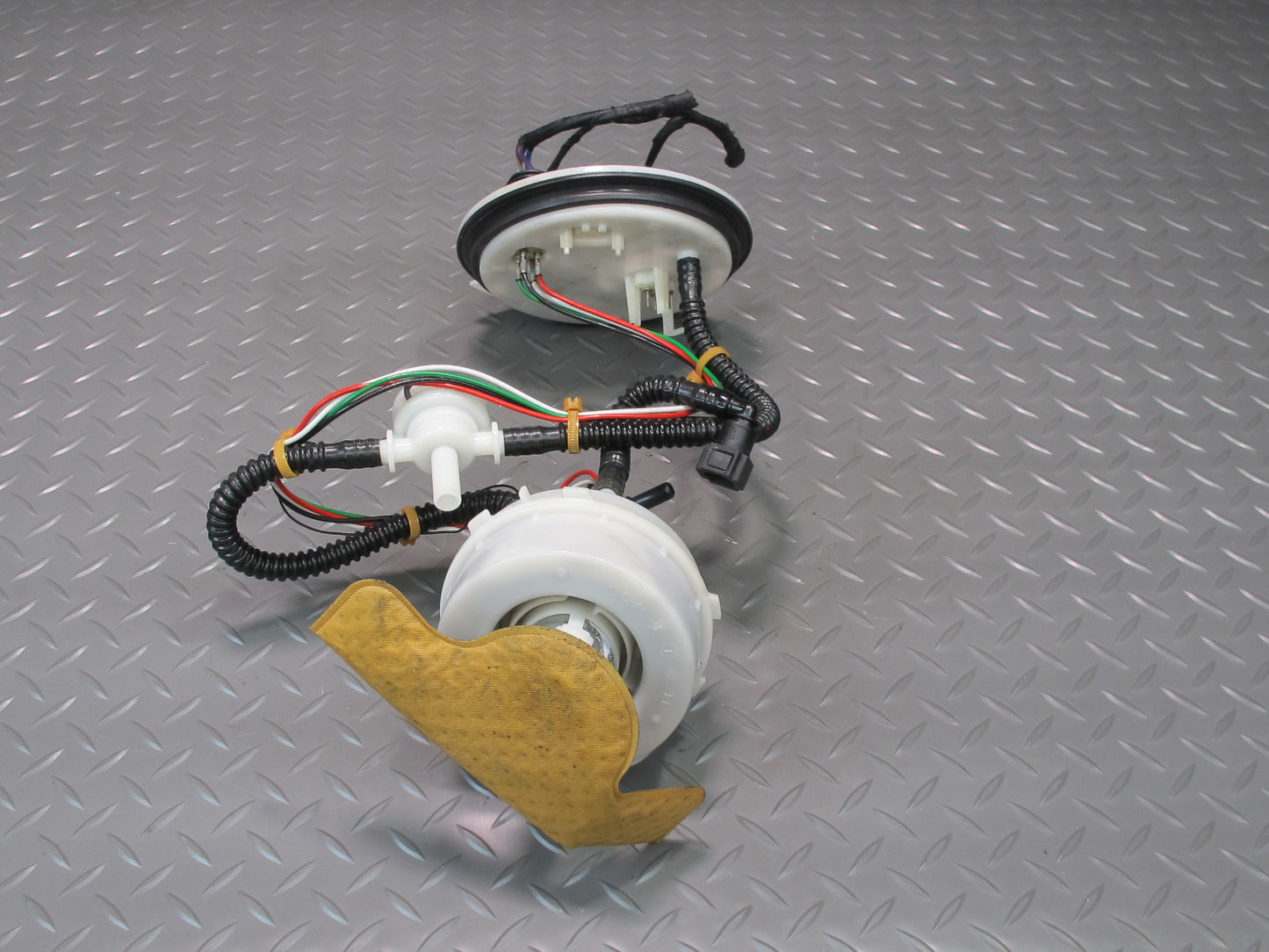 2012-2018 BMW F12 F13 M6 S63T 4.4L Engine Fuel Pump Sending Unit Supply