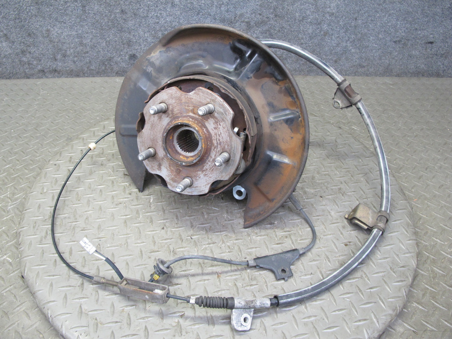 96-00 Toyota MARK2 JZX100 Tourer S Rear Left Spindle Knuckle Wheel Hub OEM