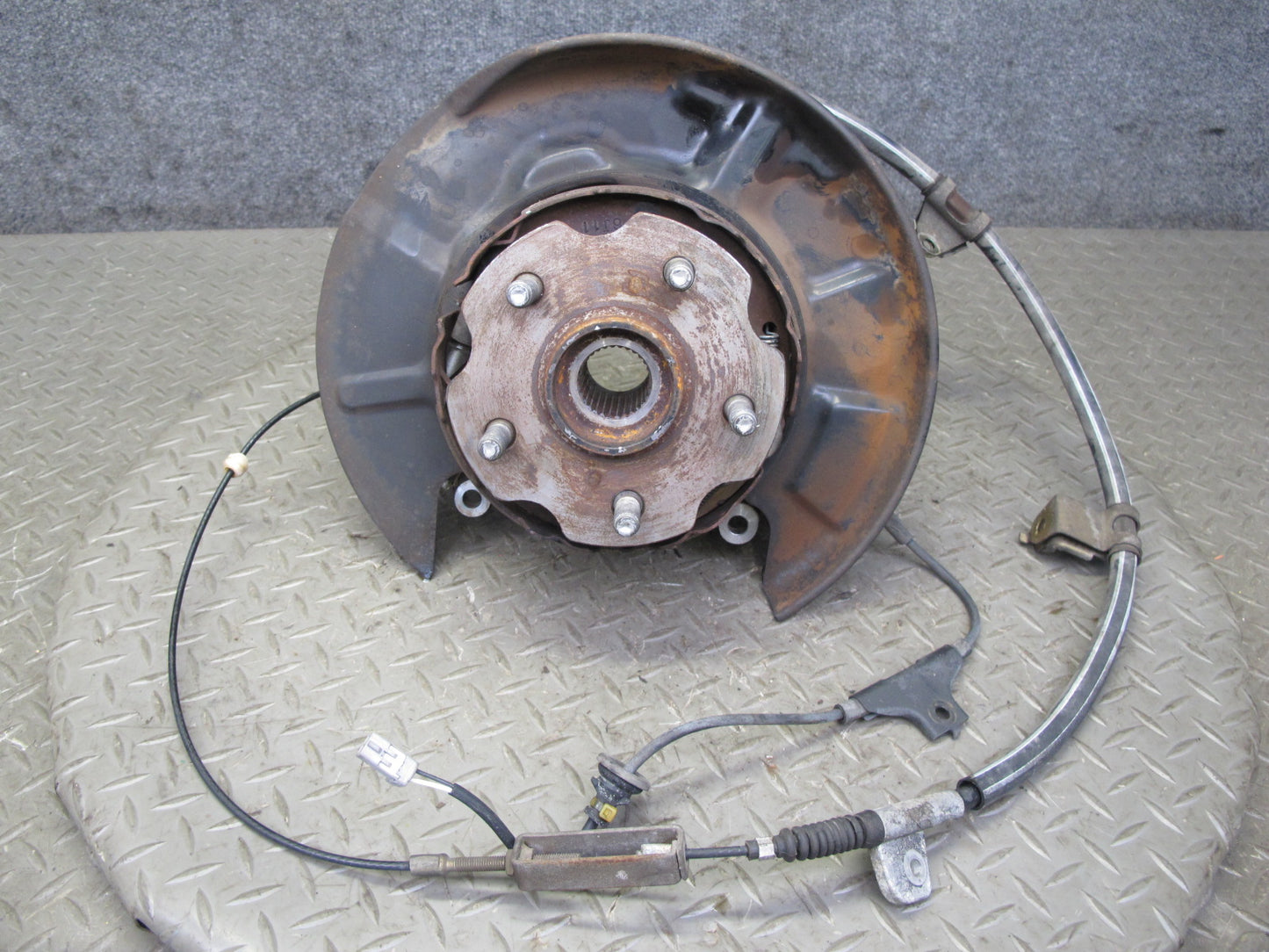 96-00 Toyota MARK2 JZX100 Tourer S Rear Left Spindle Knuckle Wheel Hub OEM