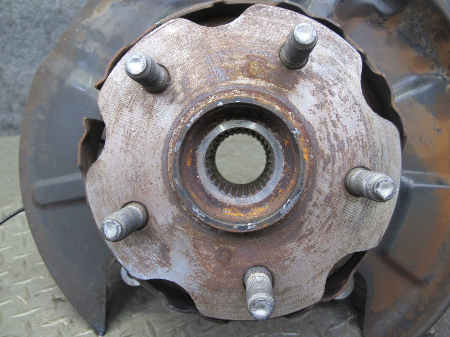 96-00 Toyota MARK2 JZX100 Tourer S Rear Left Spindle Knuckle Wheel Hub OEM