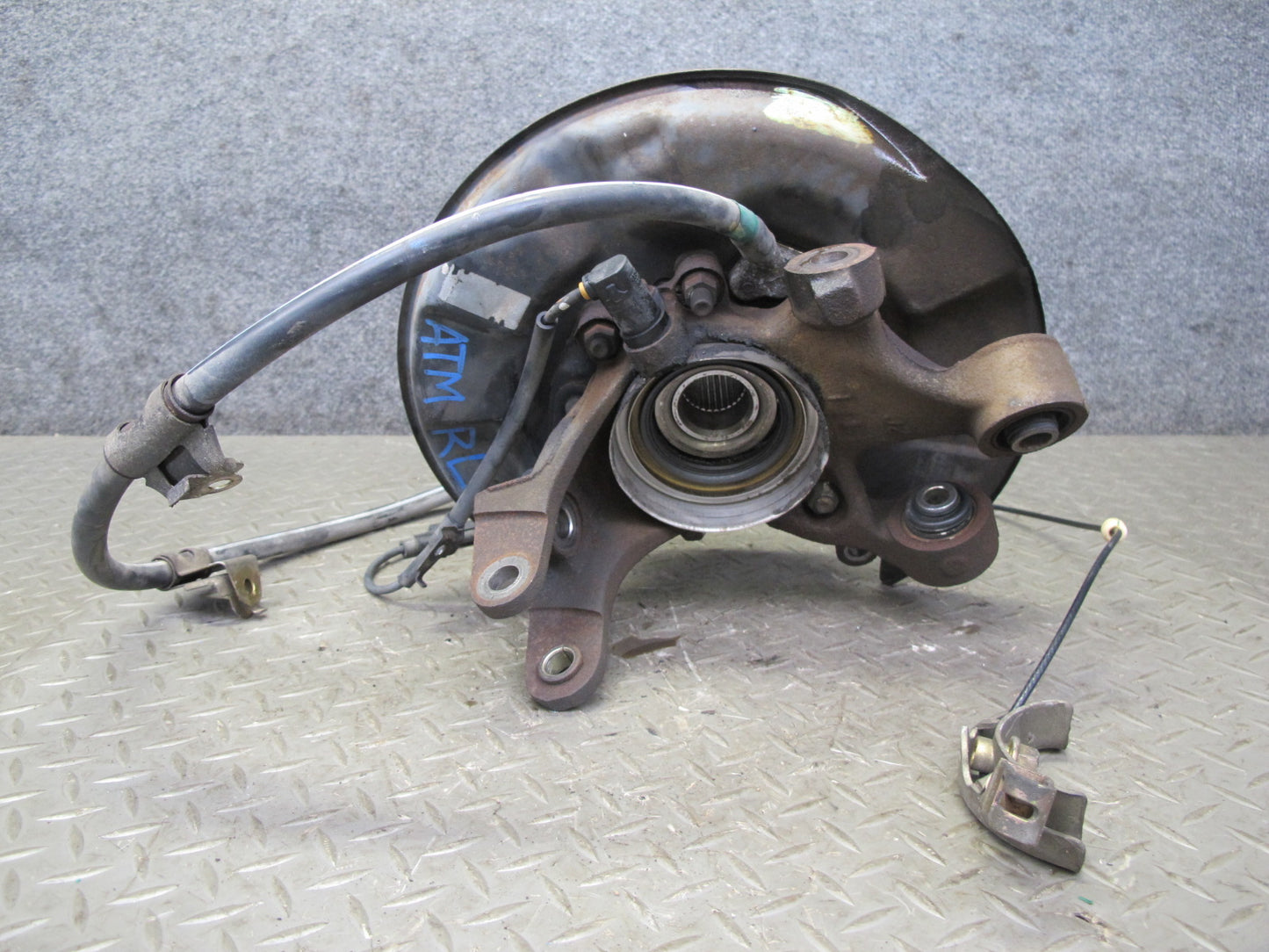 96-00 Toyota MARK2 JZX100 Tourer S Rear Left Spindle Knuckle Wheel Hub OEM