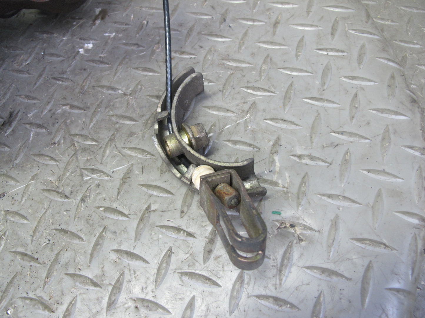 96-00 Toyota MARK2 JZX100 Tourer S Rear Left Spindle Knuckle Wheel Hub OEM