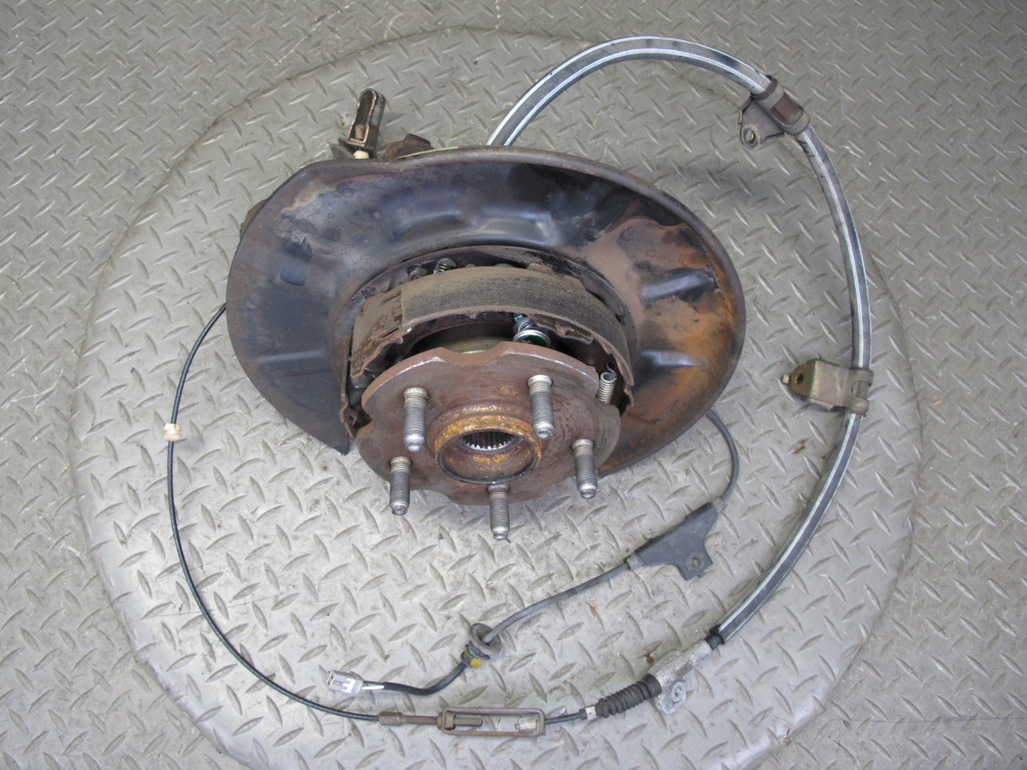 96-00 Toyota MARK2 JZX100 Tourer S Rear Left Spindle Knuckle Wheel Hub OEM