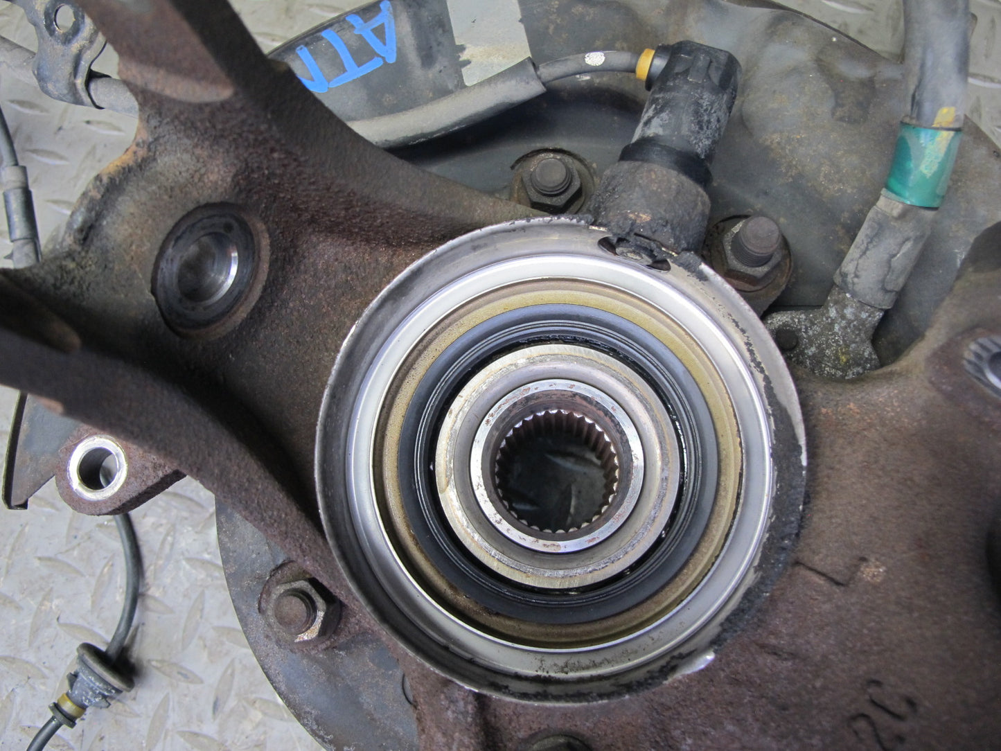 96-00 Toyota MARK2 JZX100 Tourer S Rear Left Spindle Knuckle Wheel Hub OEM