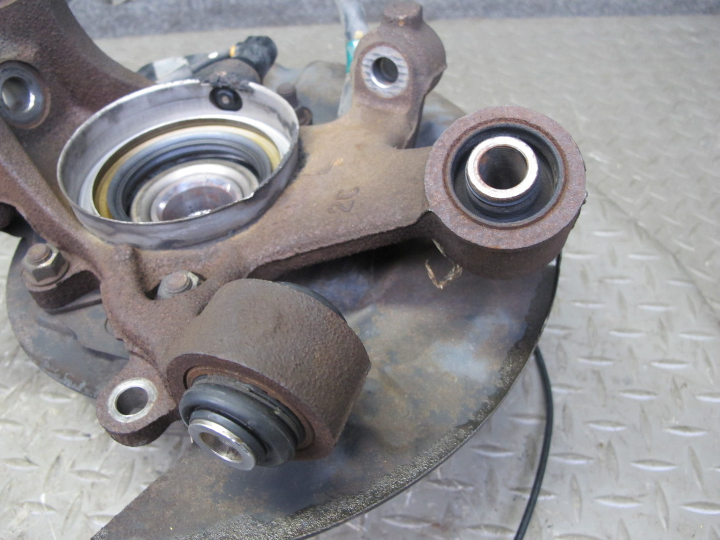 96-00 Toyota MARK2 JZX100 Tourer S Rear Left Spindle Knuckle Wheel Hub OEM