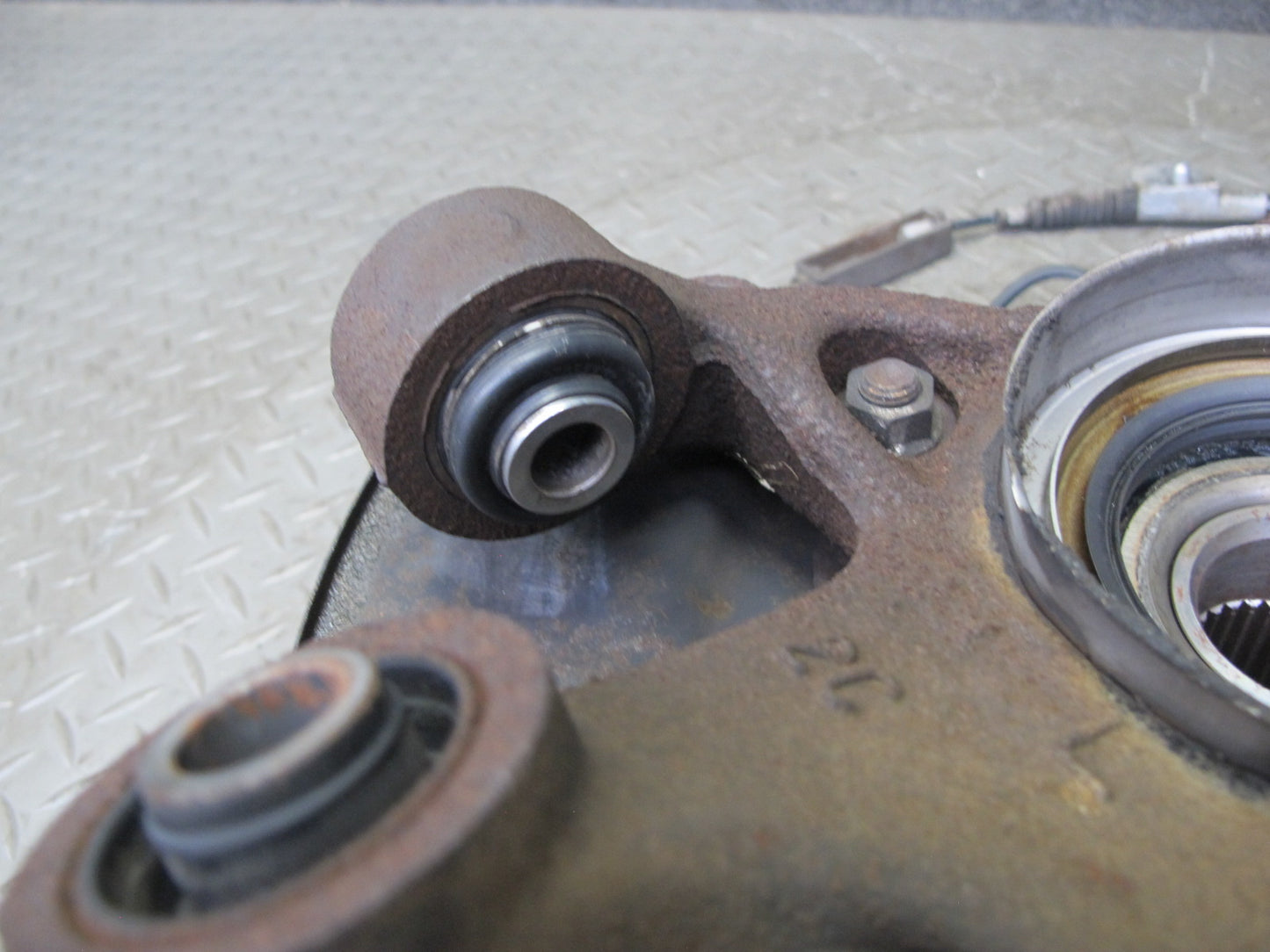 96-00 Toyota MARK2 JZX100 Tourer S Rear Left Spindle Knuckle Wheel Hub OEM