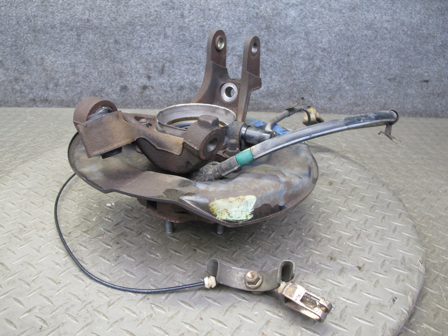 96-00 Toyota MARK2 JZX100 Tourer S Rear Left Spindle Knuckle Wheel Hub OEM