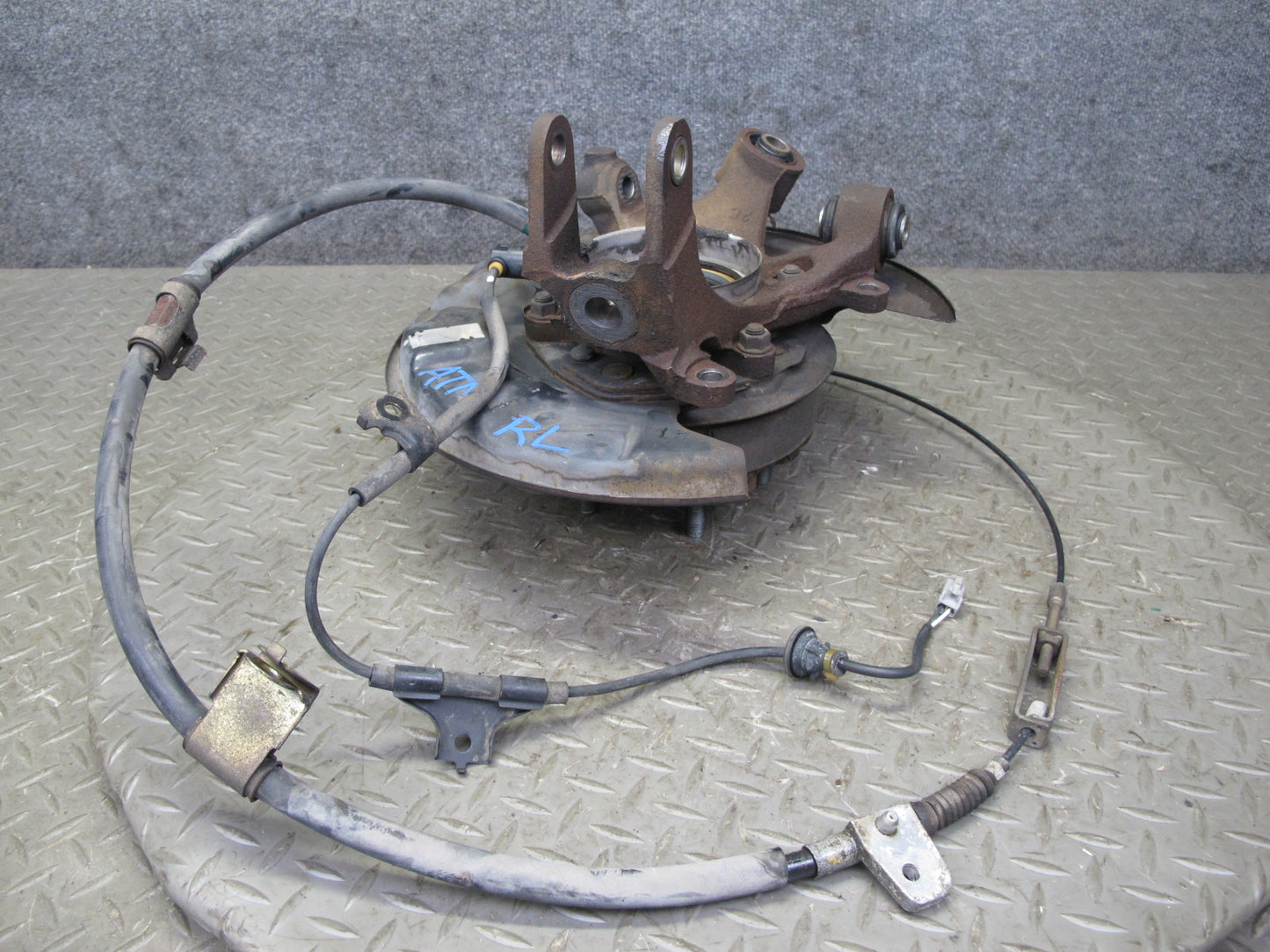 96-00 Toyota MARK2 JZX100 Tourer S Rear Left Spindle Knuckle Wheel Hub OEM