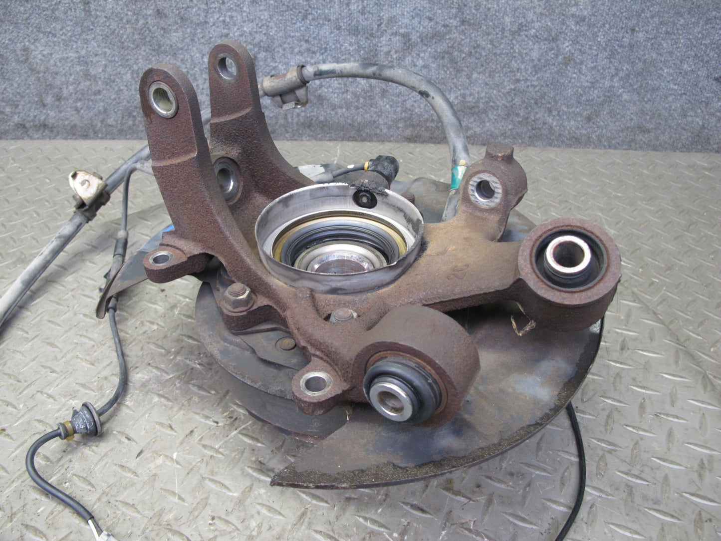 96-00 Toyota MARK2 JZX100 Tourer S Rear Left Spindle Knuckle Wheel Hub OEM