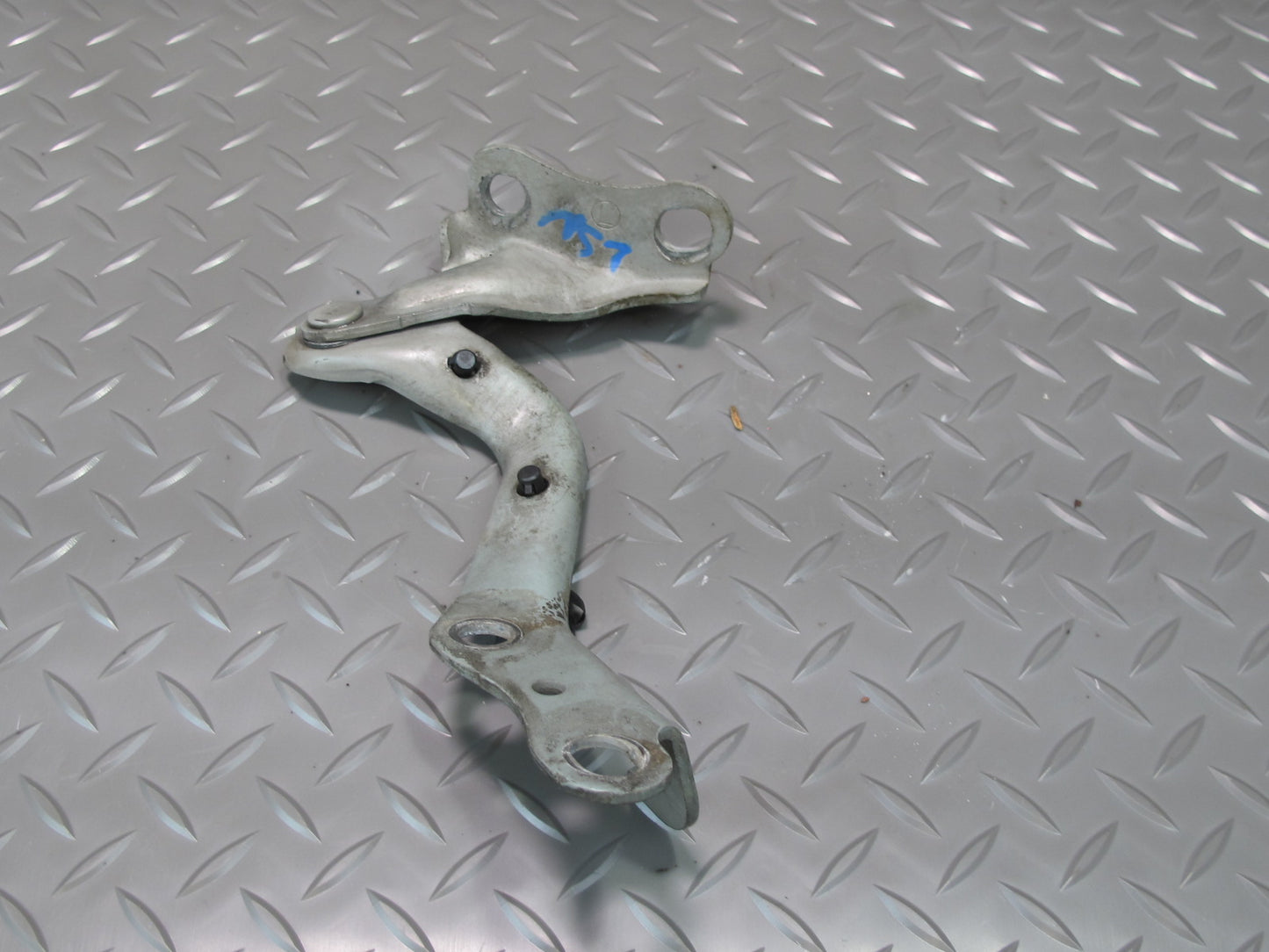 95-00 Lexus UCF20L LS400 Set of 2 Front Left & Right Hood Hinge OEM