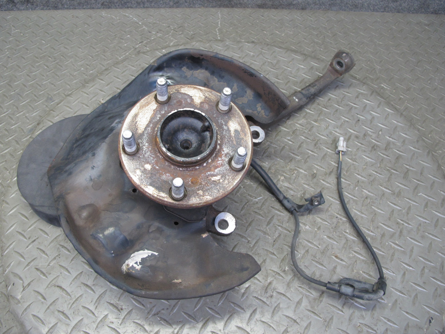 96-00 Toyota MARK2 JZX100 Tourer S Front Left Spindle Knuckle Wheel Hub OEM