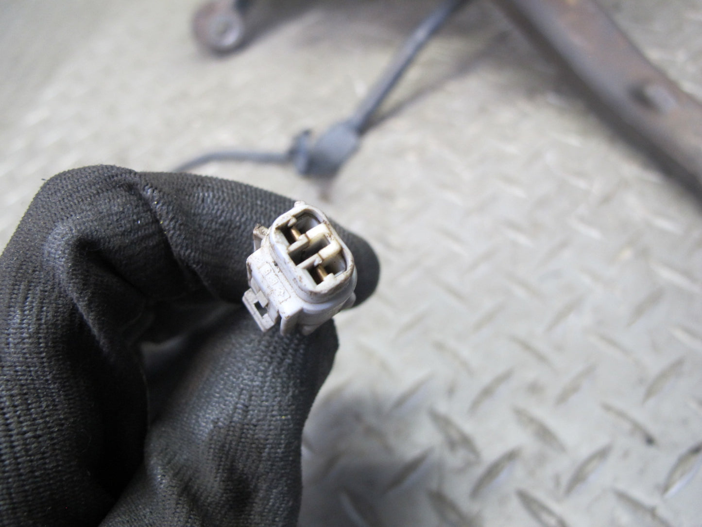 96-00 Toyota MARK2 JZX100 Tourer S Front Left Spindle Knuckle Wheel Hub OEM