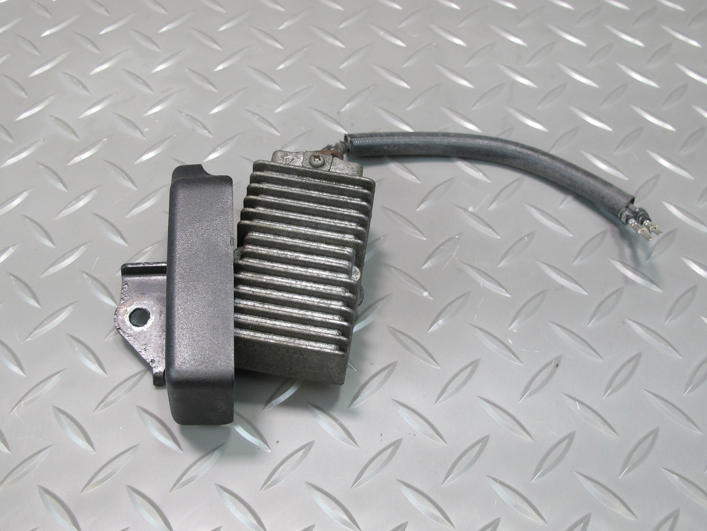 95-00 Lexus UCF20L LS400 Fuel Pump Resistor Module 23080-50030 OEM