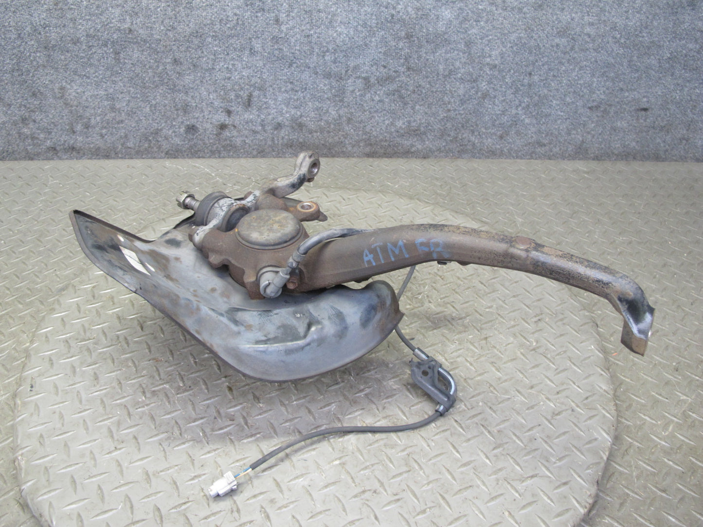 96-00 Toyota MARK2 JZX100 Tourer S Front Left Spindle Knuckle Wheel Hub OEM