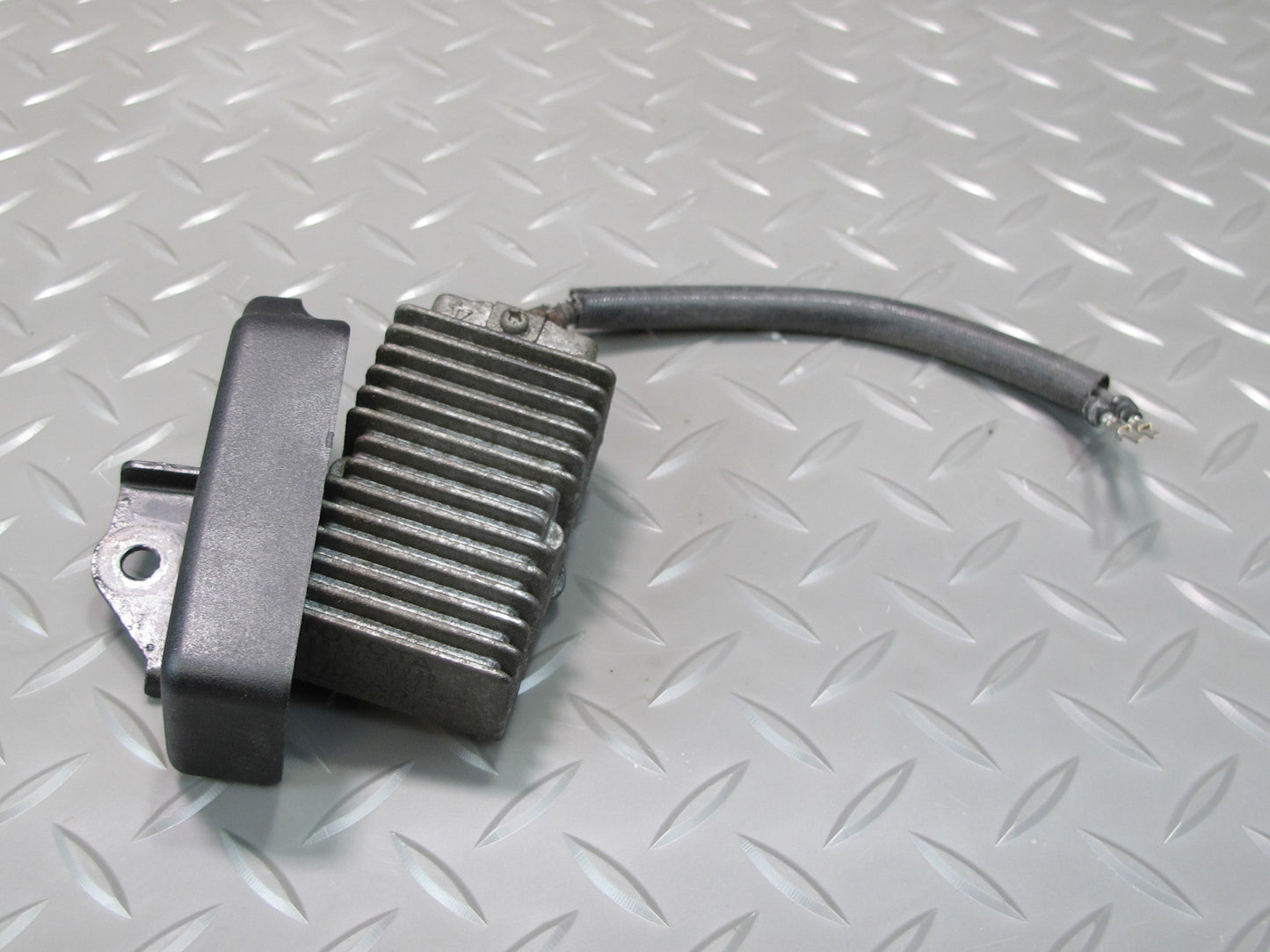 95-00 Lexus UCF20L LS400 Fuel Pump Resistor Module 23080-50030 OEM