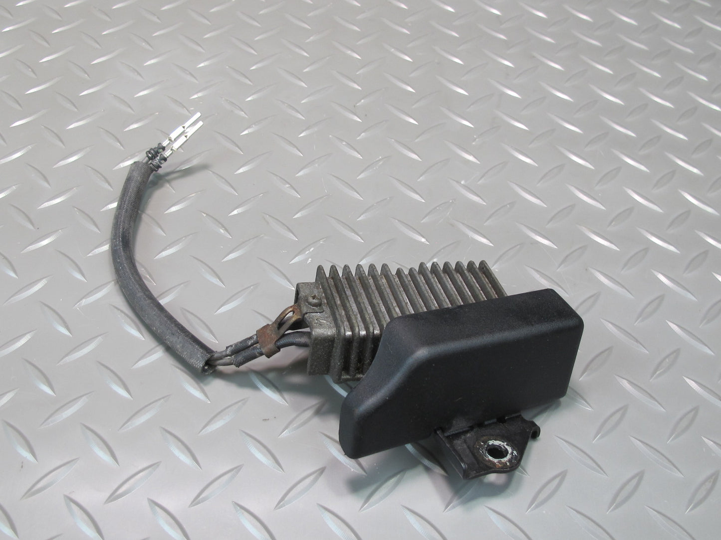 95-00 Lexus UCF20L LS400 Fuel Pump Resistor Module 23080-50030 OEM