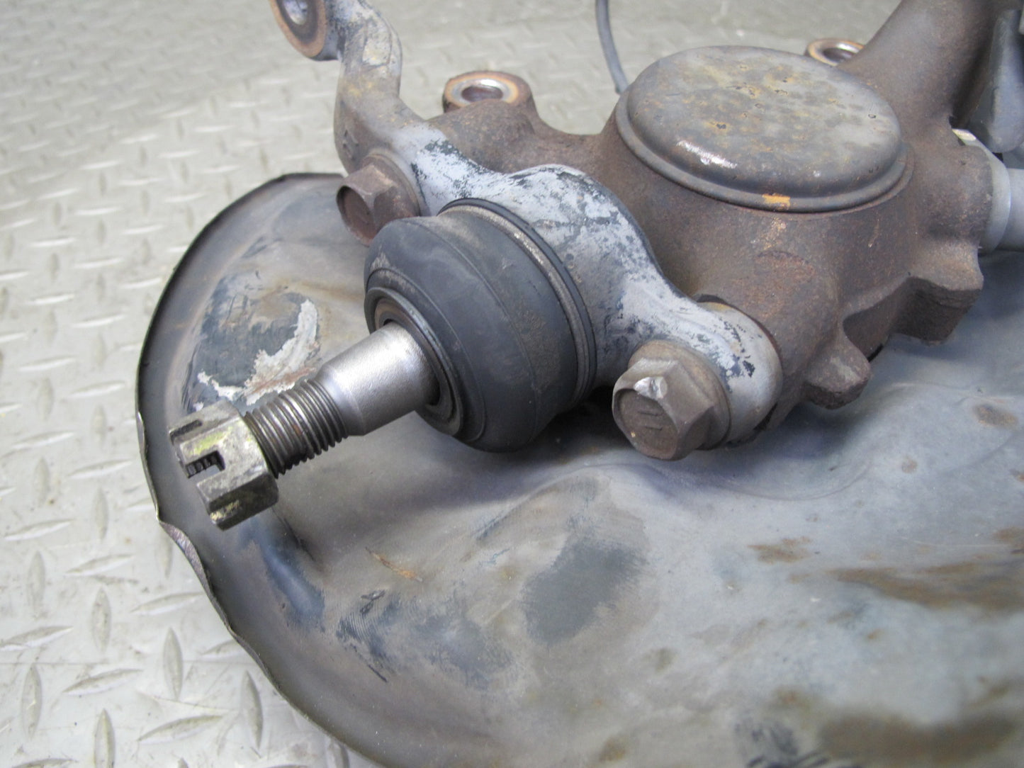 96-00 Toyota MARK2 JZX100 Tourer S Front Left Spindle Knuckle Wheel Hub OEM