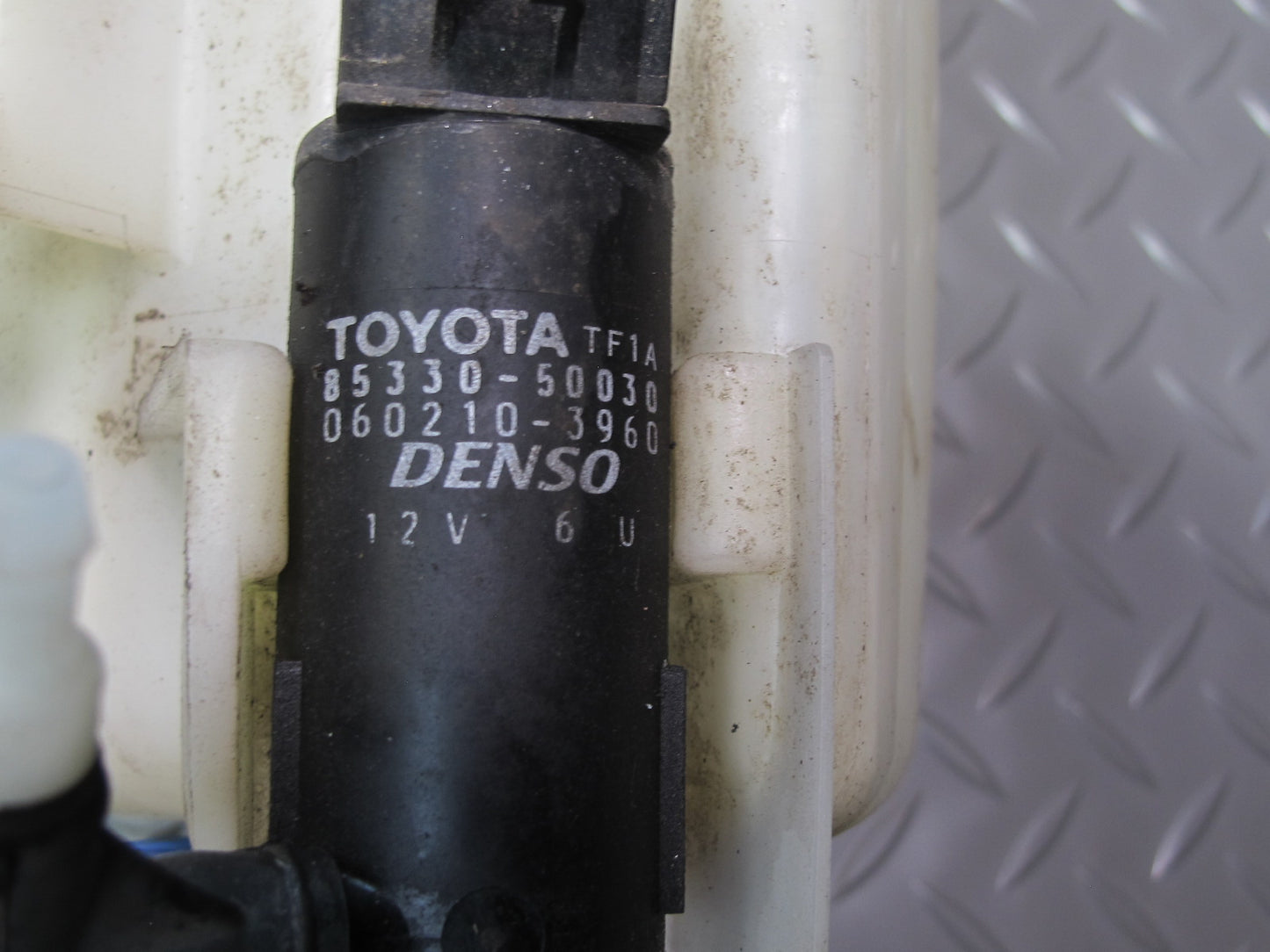 95-00 Lexus UCF20L LS400 Windshield Wiper Washer Reservoir Tank w Pump OEM