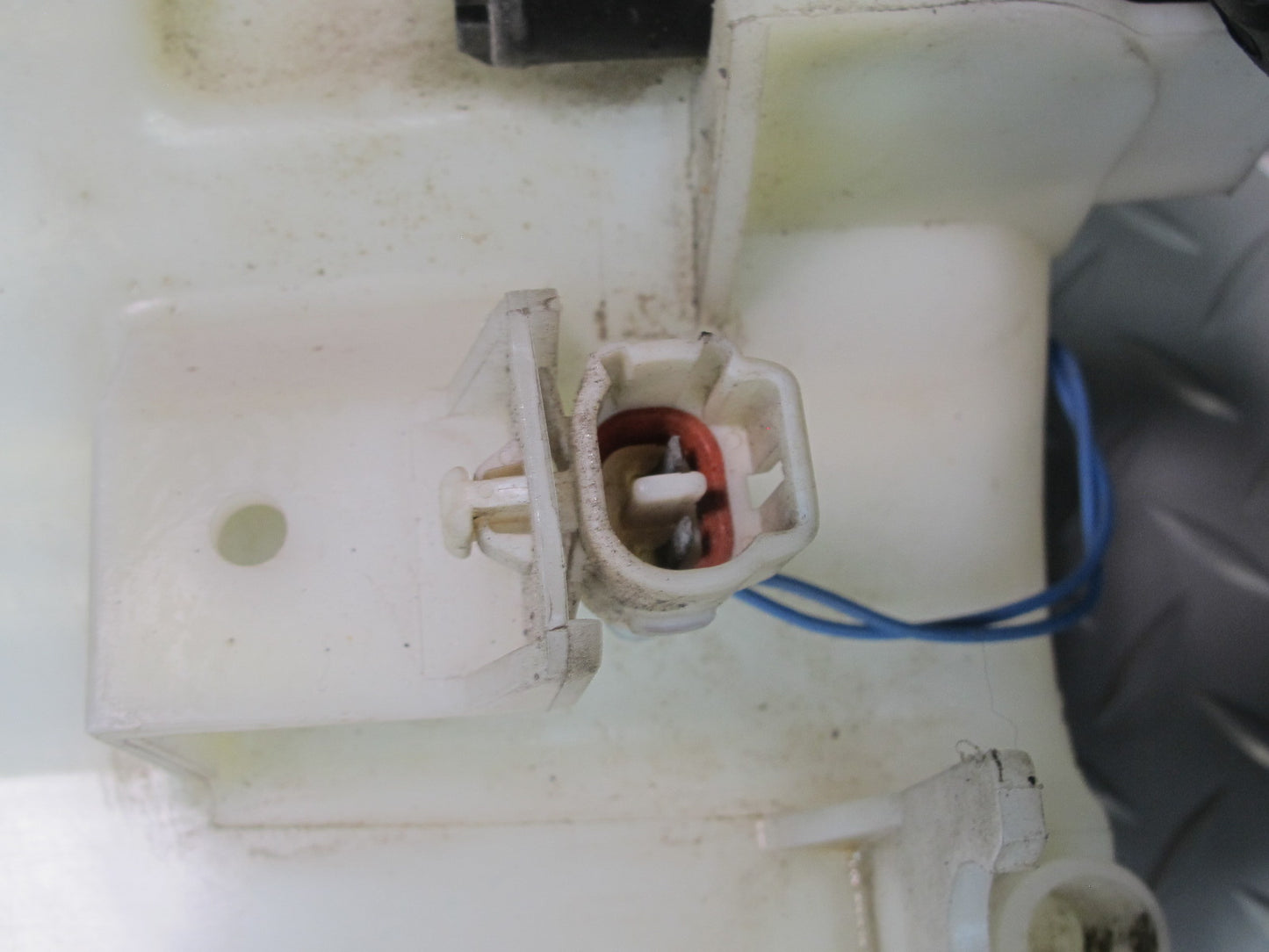 95-00 Lexus UCF20L LS400 Windshield Wiper Washer Reservoir Tank w Pump OEM