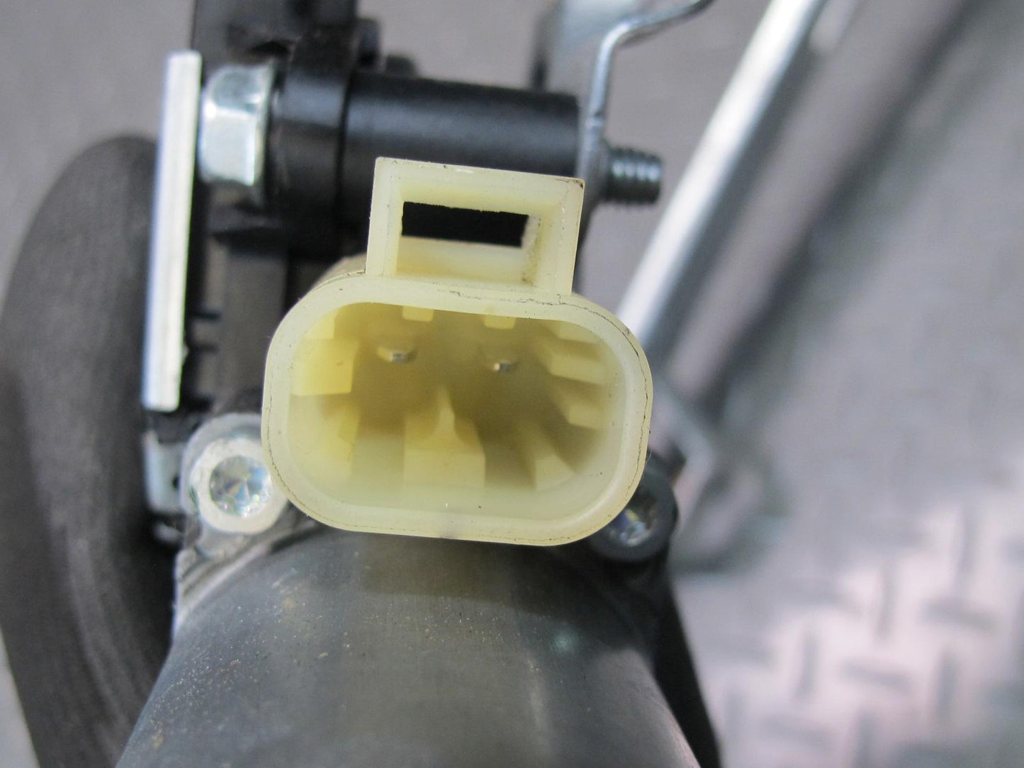 2003-2009 Hummer H2 Rear Left Door Window Regulator w Motor