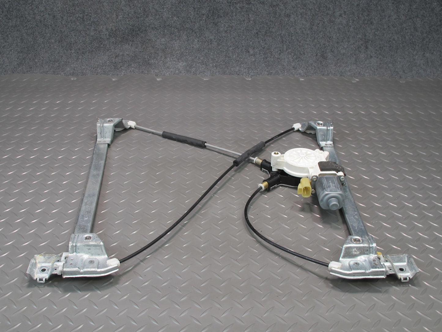 2003-2009 Hummer H2 Front Left Door Window Regulator w Motor