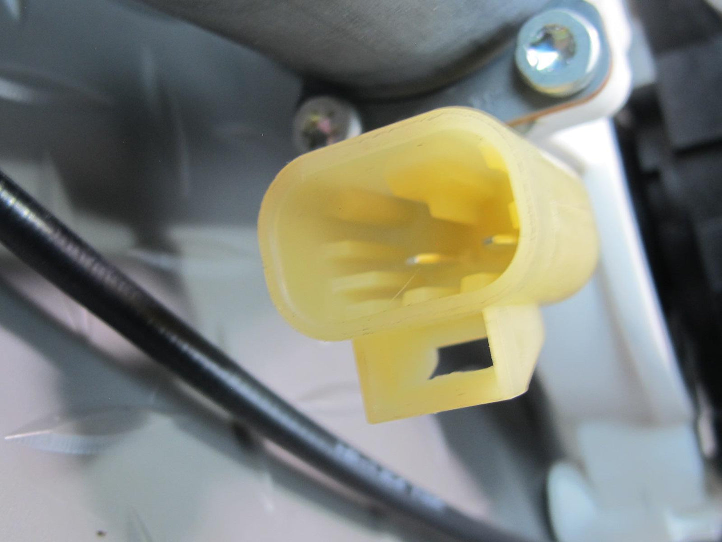 2003-2009 Hummer H2 Front Left Door Window Regulator w Motor