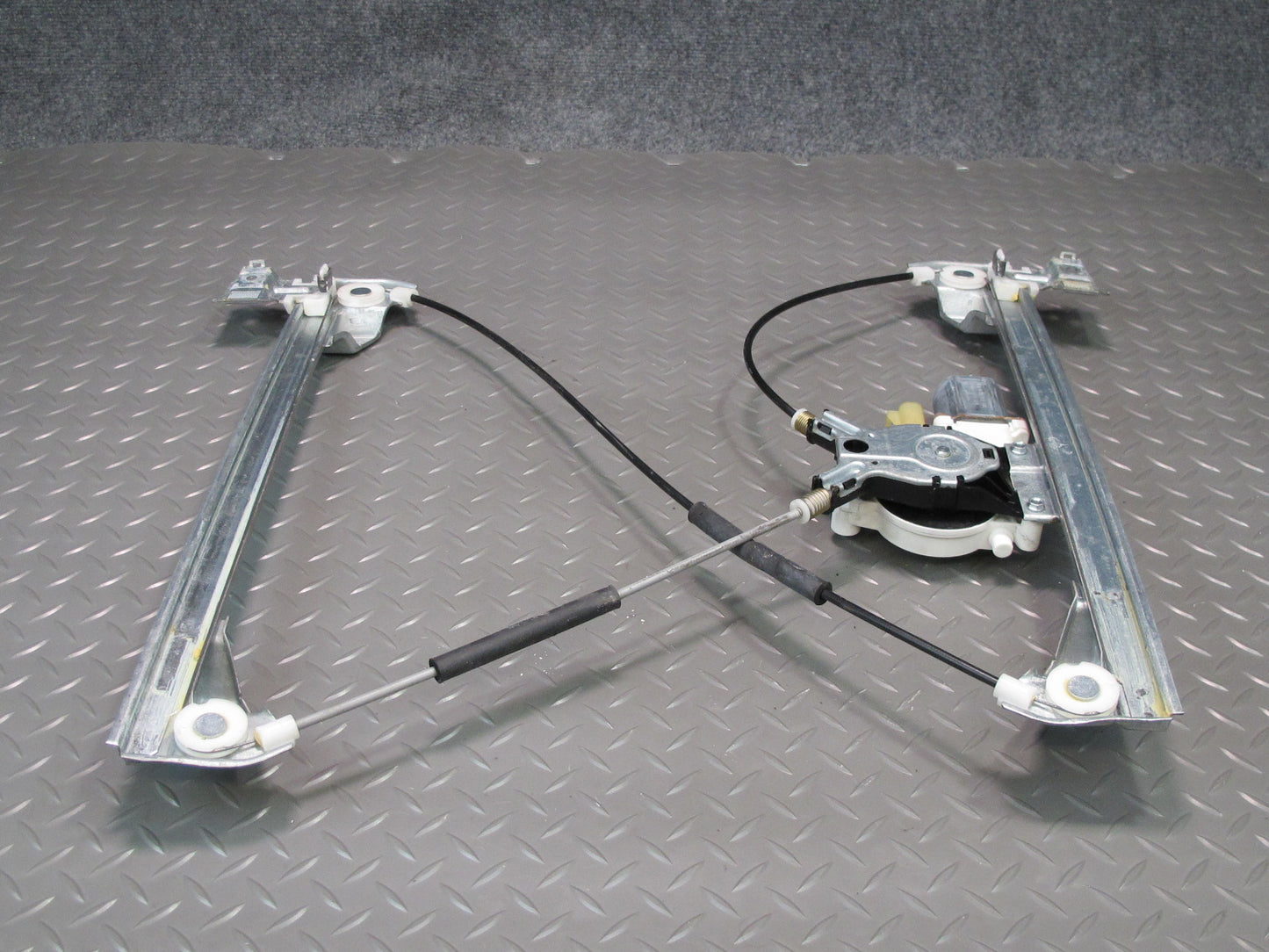 2003-2009 Hummer H2 Front Left Door Window Regulator w Motor